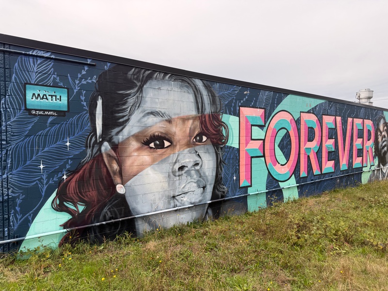 mural in Everett by artist The Math.
