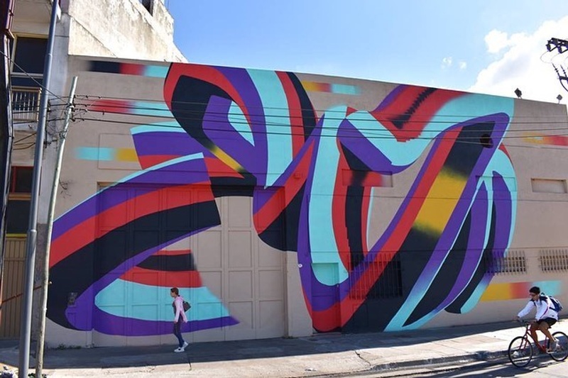 mural in Villa Lynch by artist Pablo Harymbat.