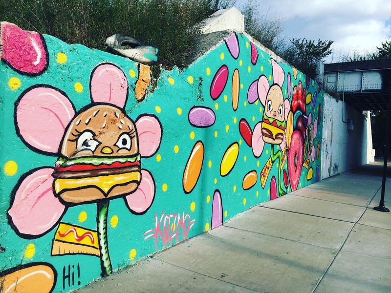 mural in Chicago by artist KOZMO. Tagged: character