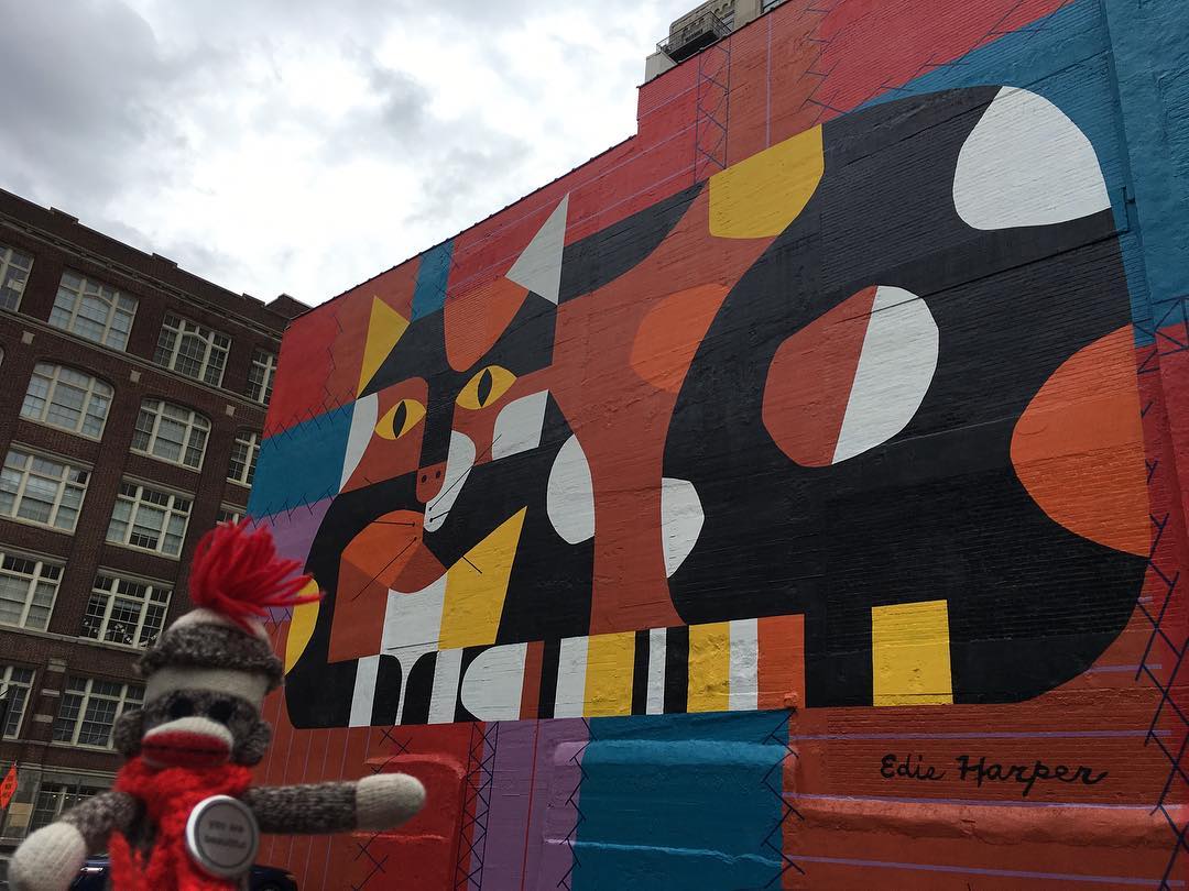 mural in Cincinnati by artist Derek Toebbe. Tagged: animals