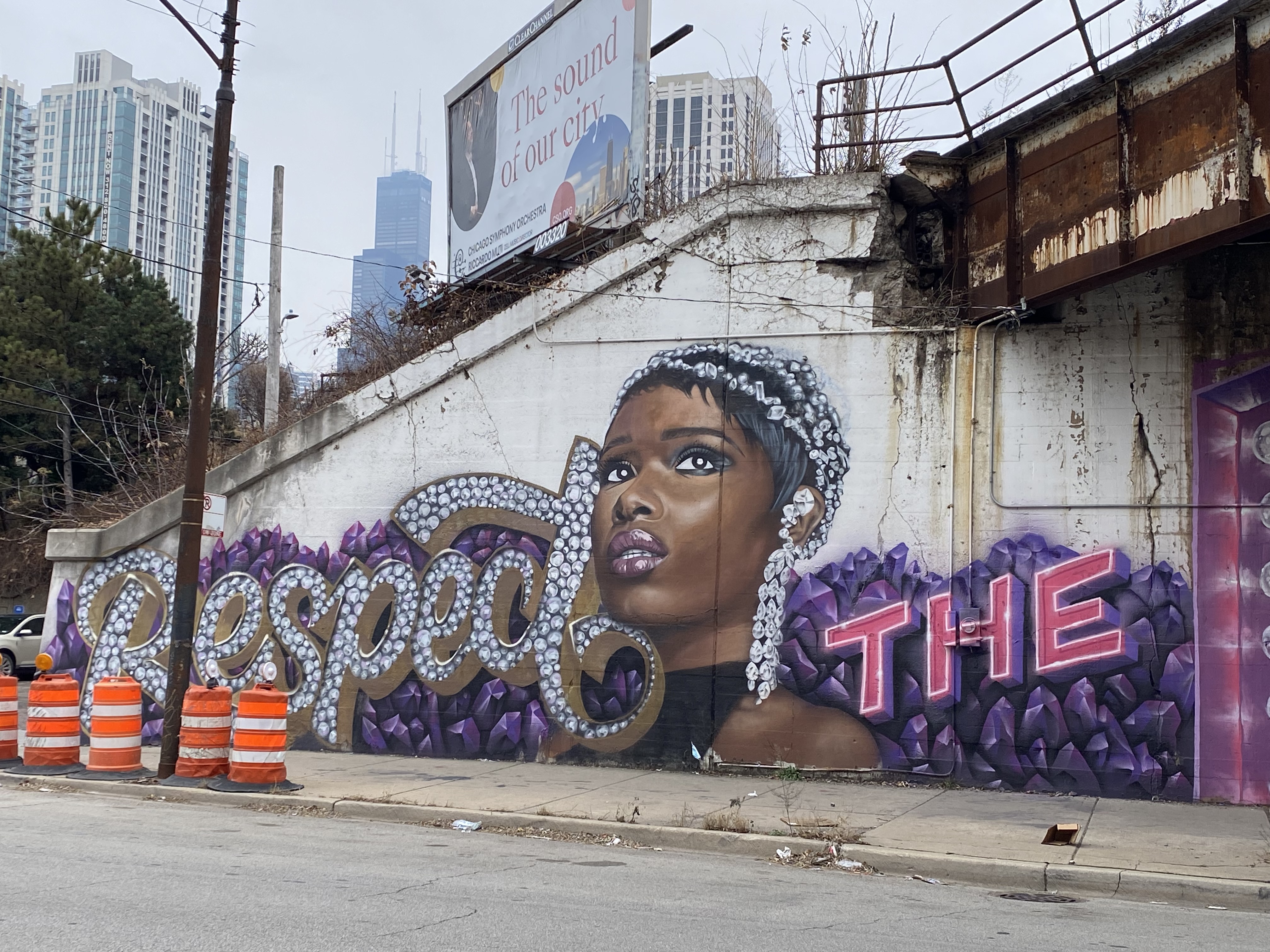 mural in Chicago by artist Menace Resa.