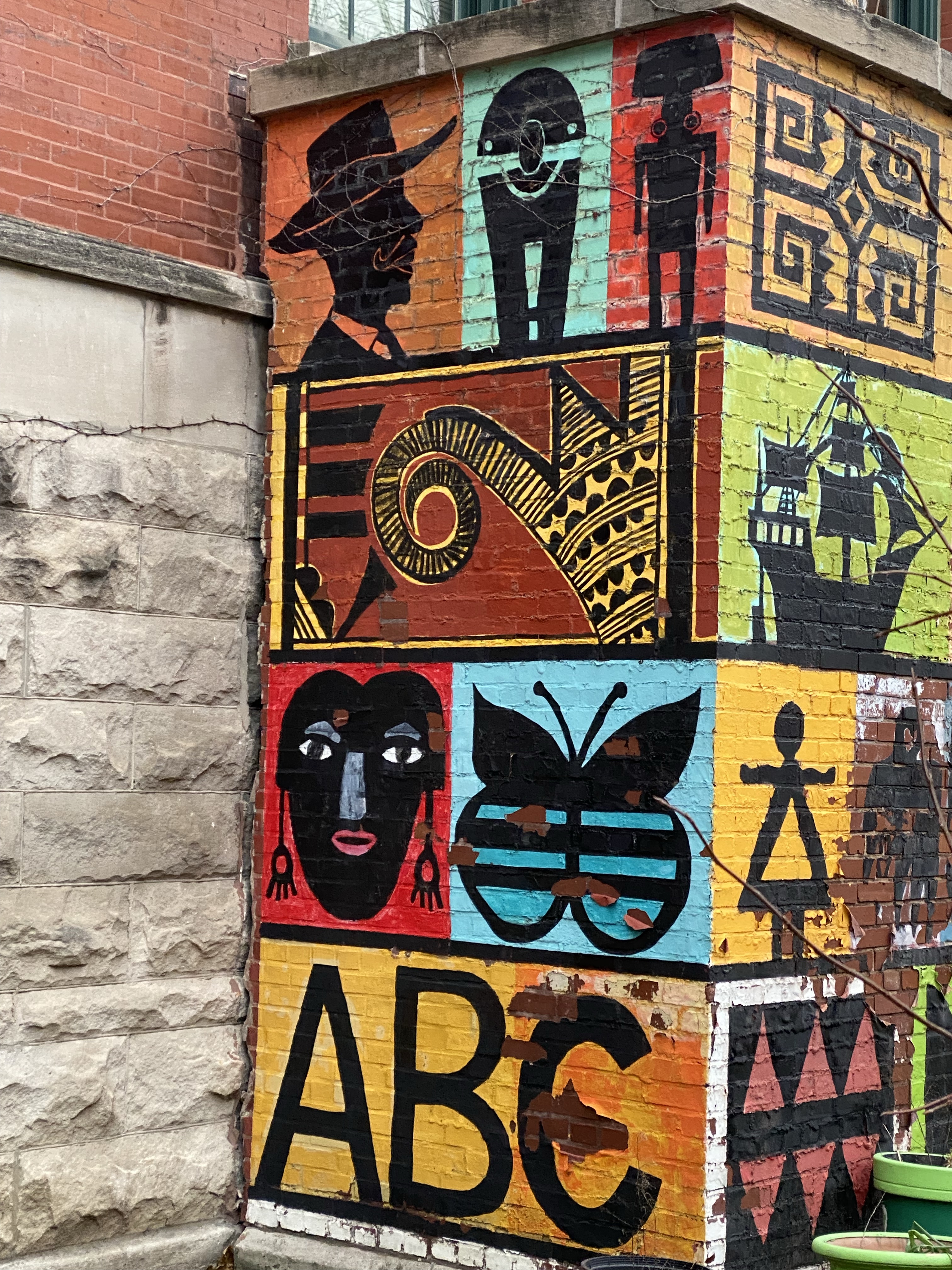 mural in Chicago by artist unknown.