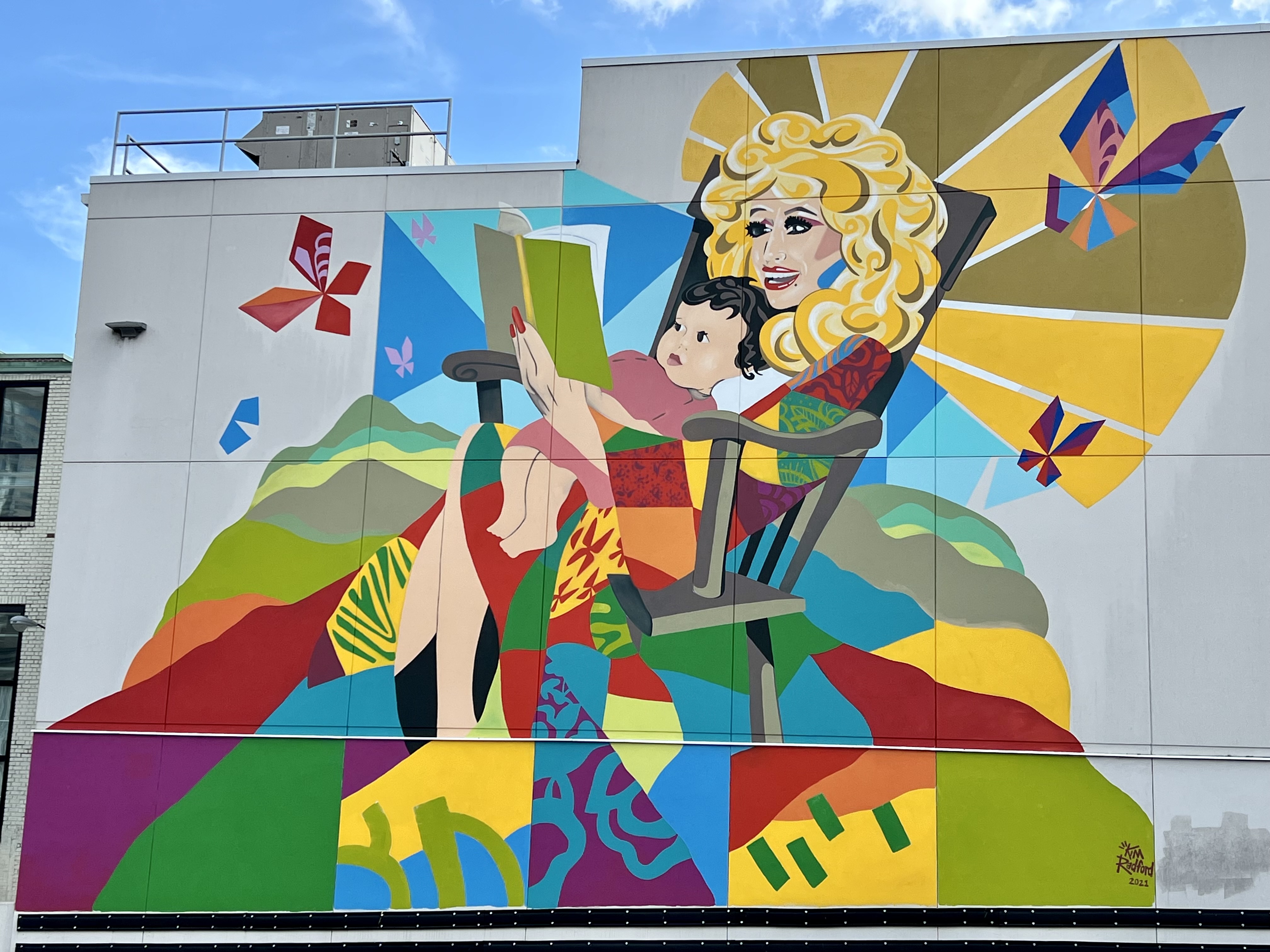 mural in Nashville by artist Kim Radford. Tagged: Dolly Parton