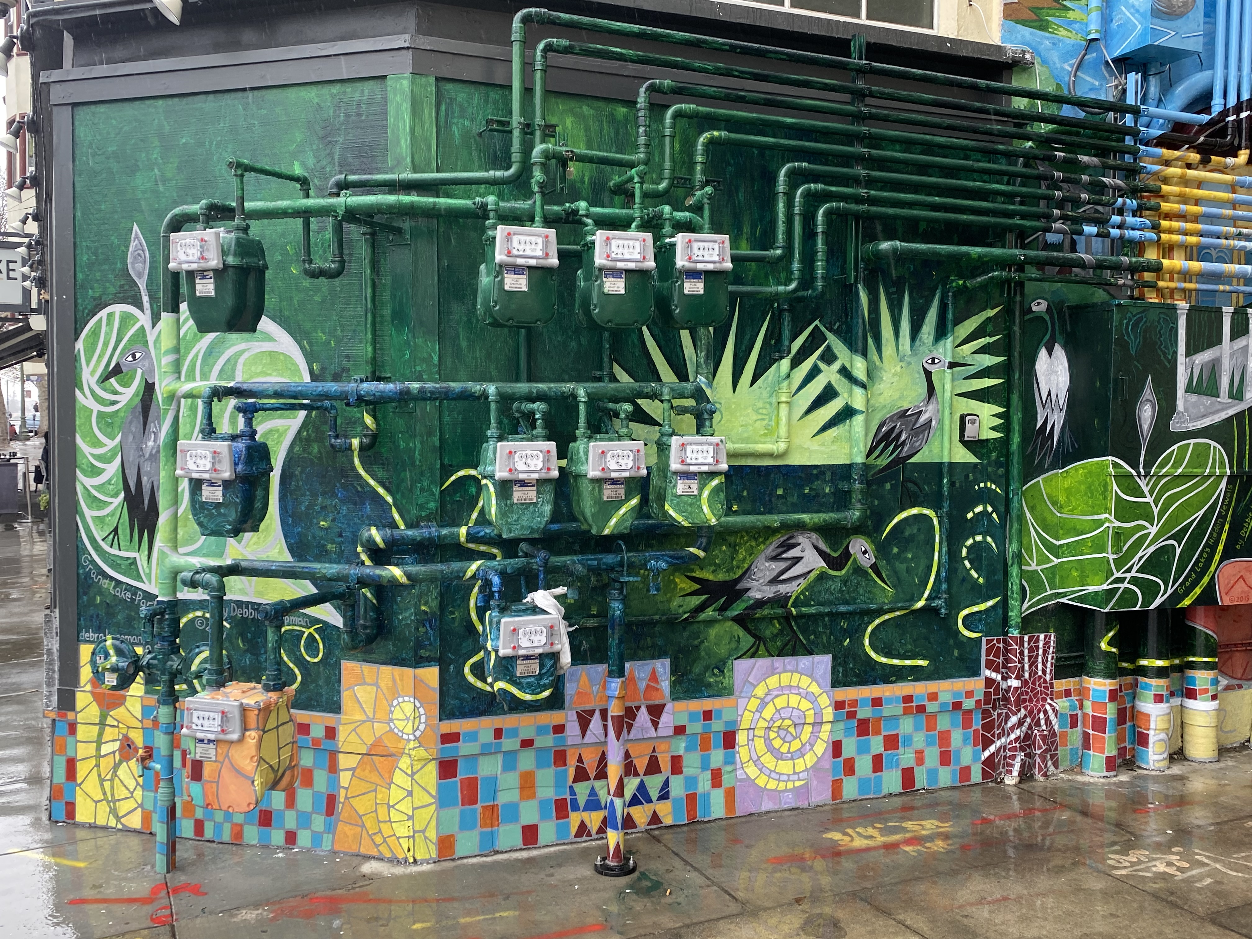 mural in Oakland by artist unknown.