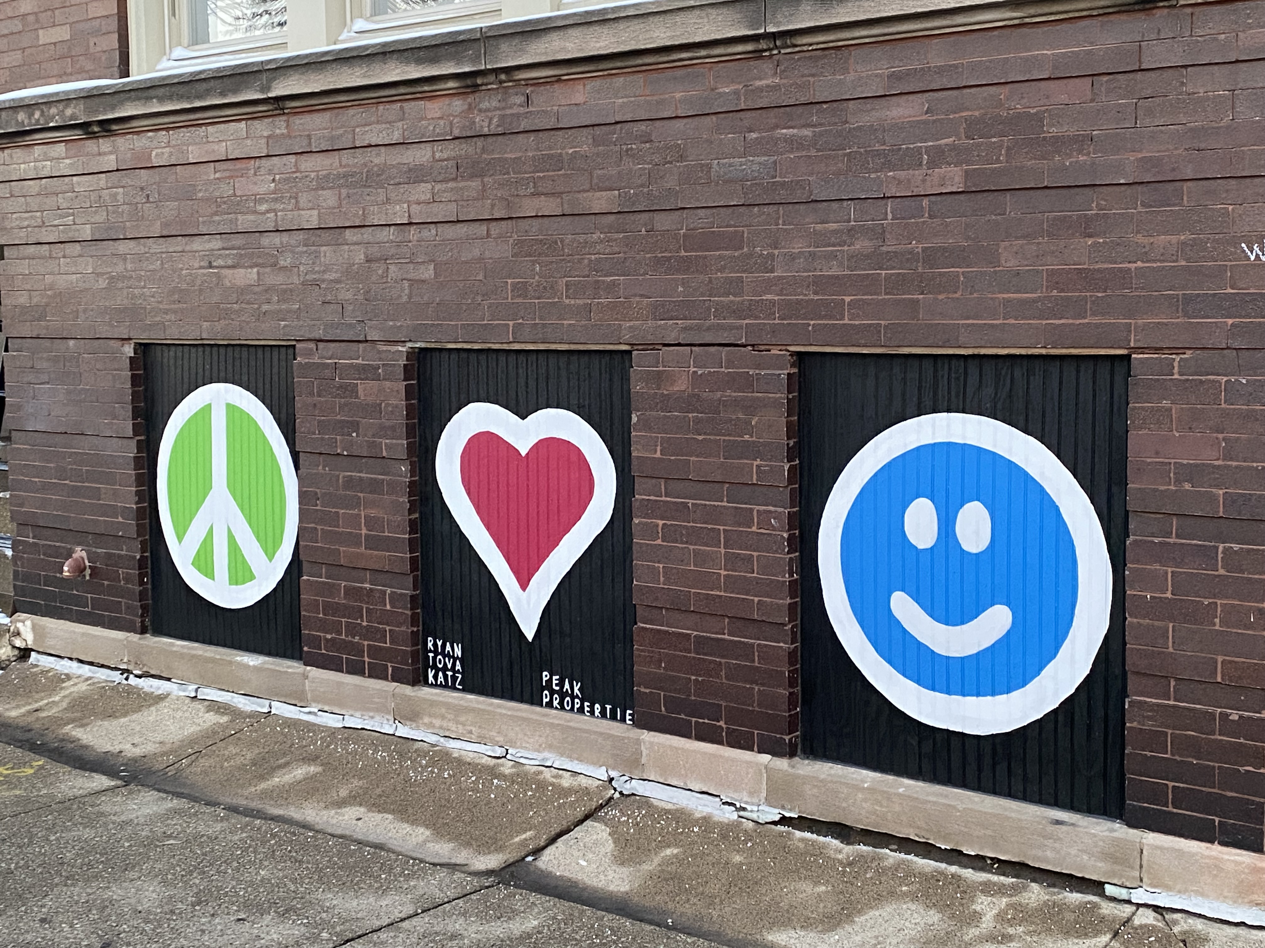 mural in Chicago by artist Ryan Tova Katz.