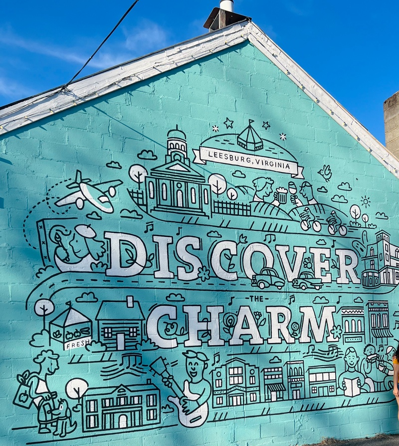 mural in Leesburg by artist unknown.