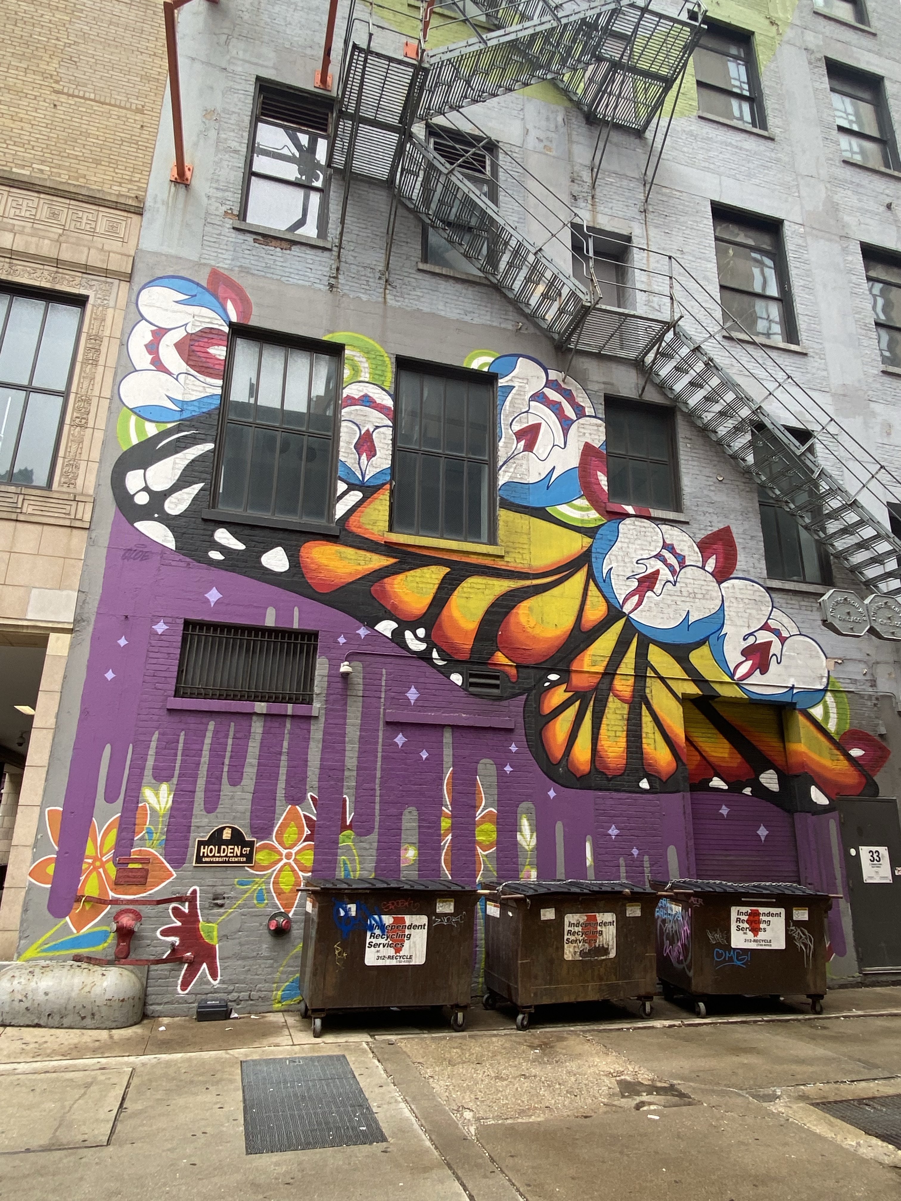 mural in Chicago by artist unknown.