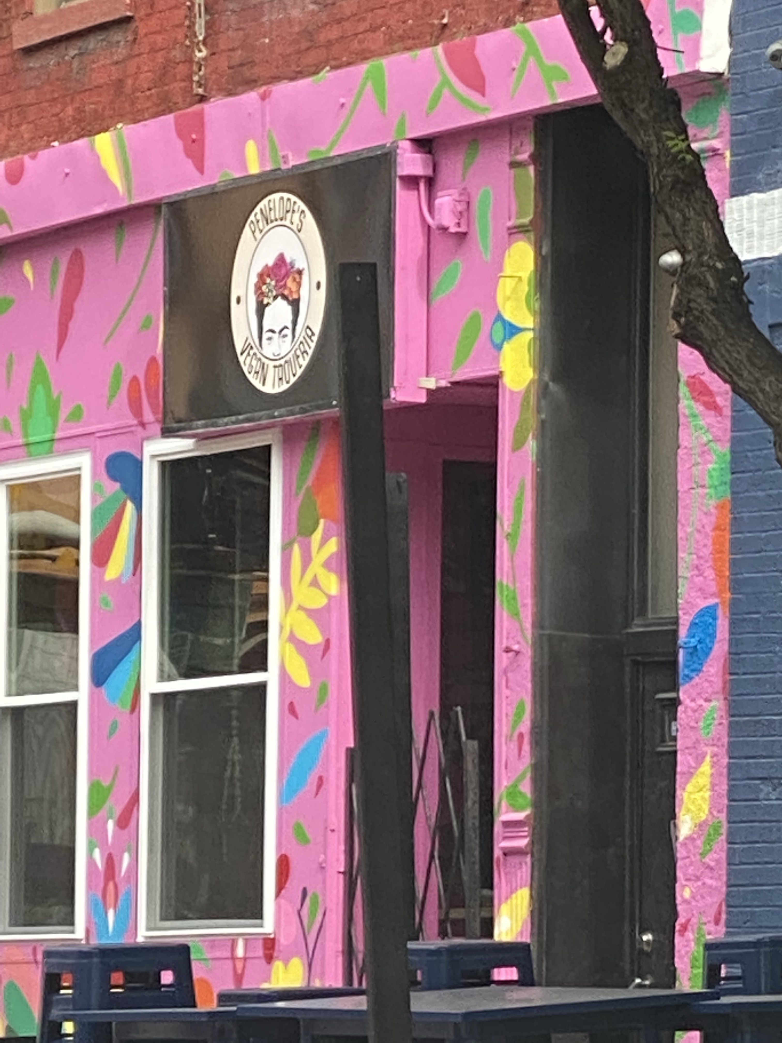 mural in Chicago by artist unknown.