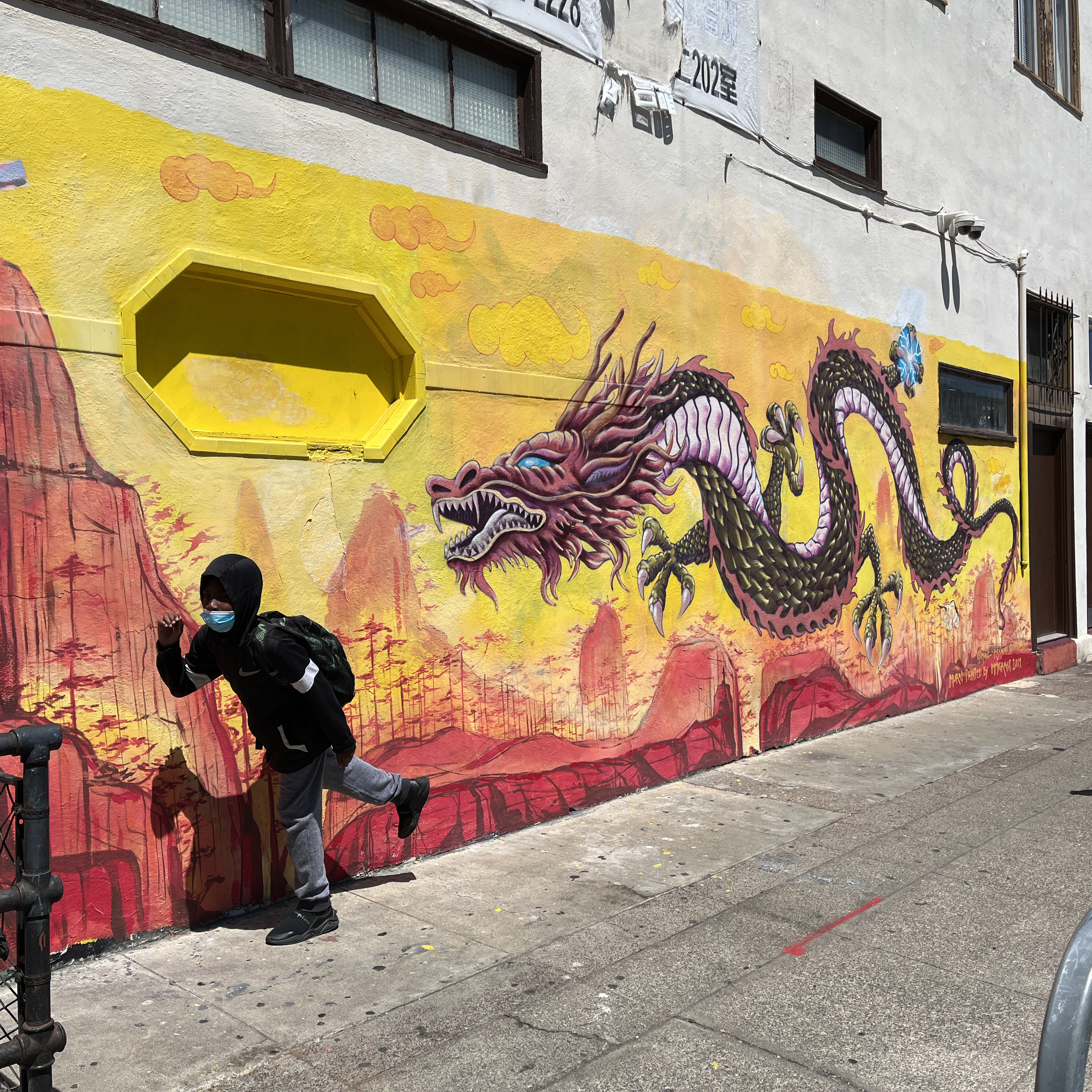mural in Oakland by artist Cristian Muñoz.