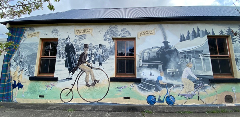 mural in by artist unknown.