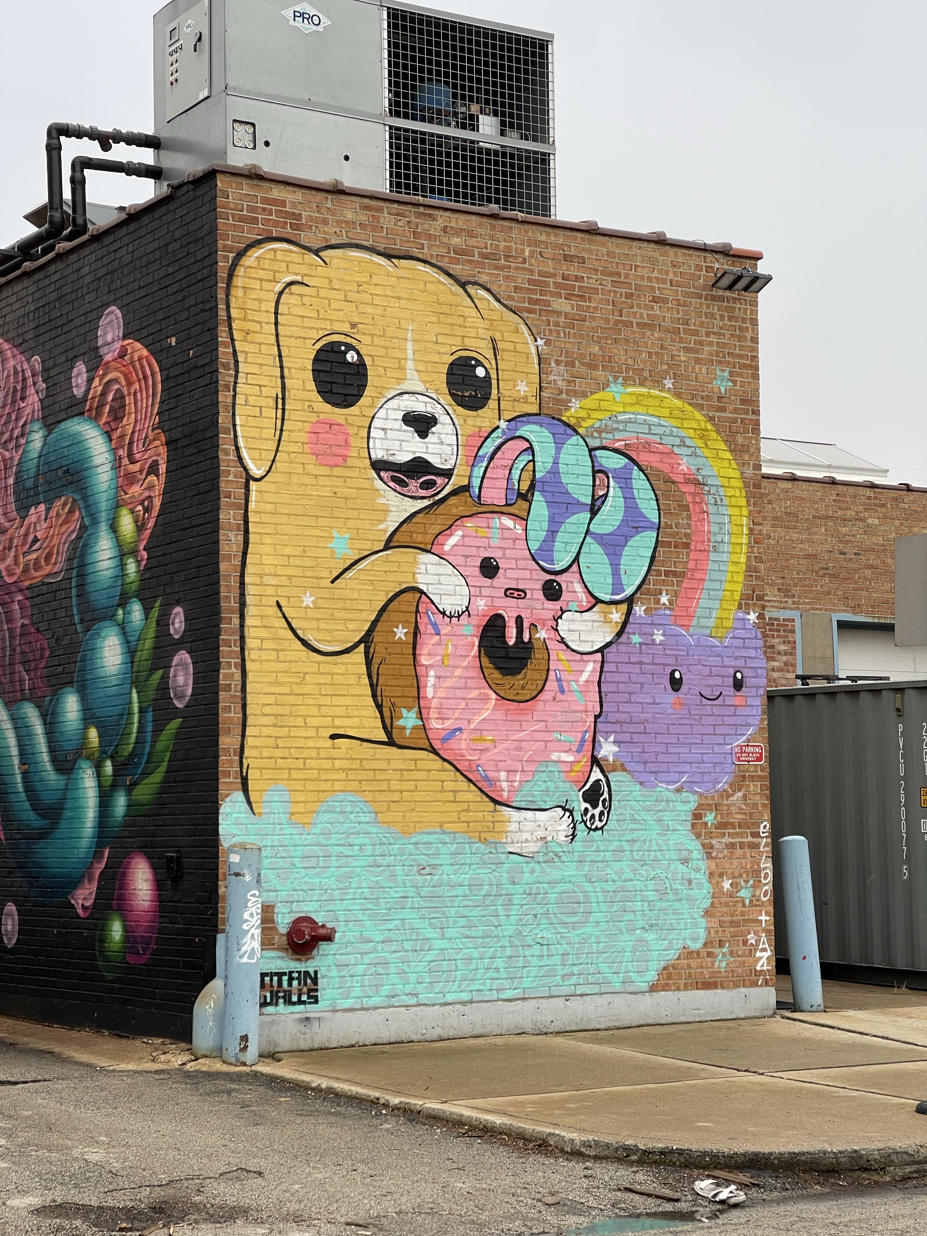 mural in Chicago by artist Elloo.