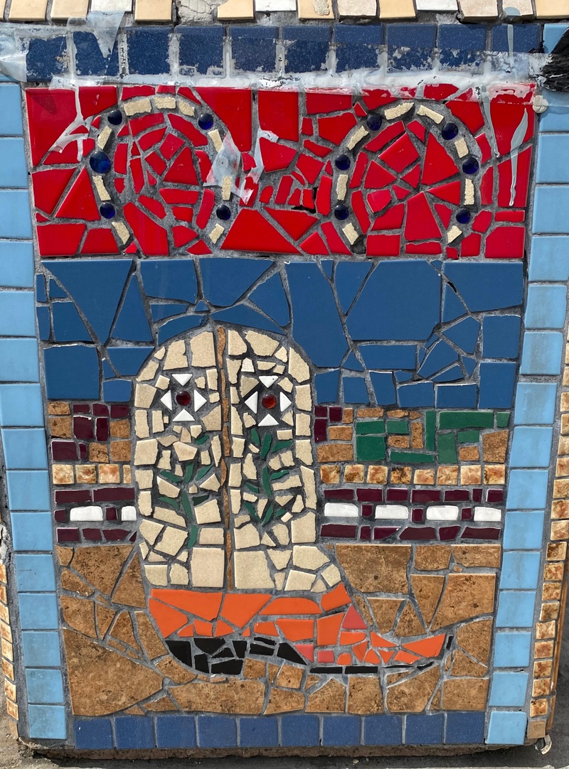 mural in Oakland by artist unknown.