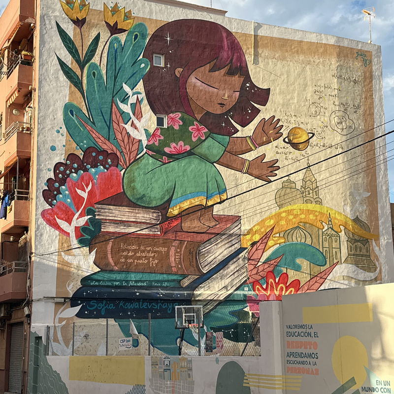 mural in València by artist Julieta XLF.