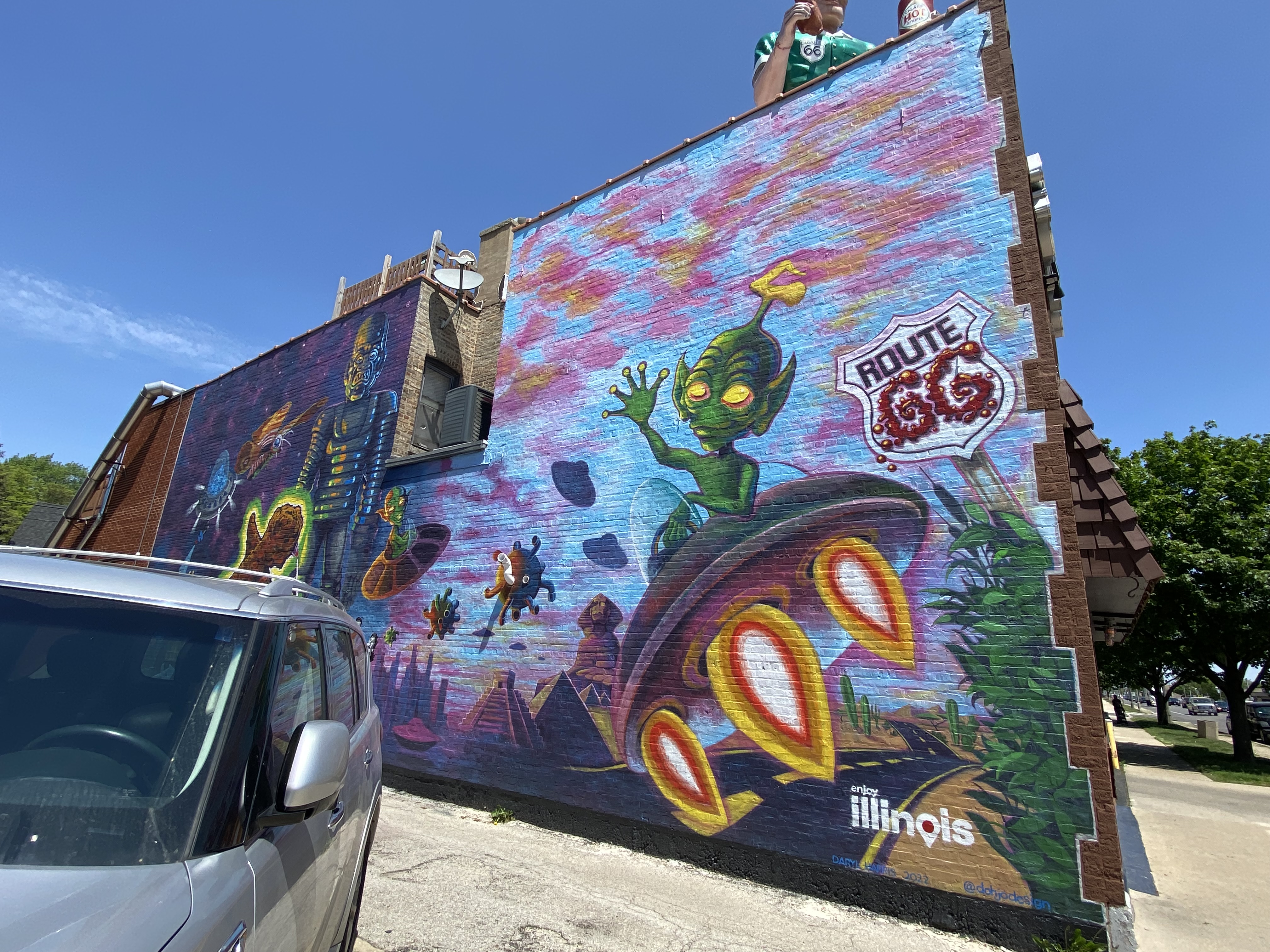 mural in Berwyn by artist unknown.