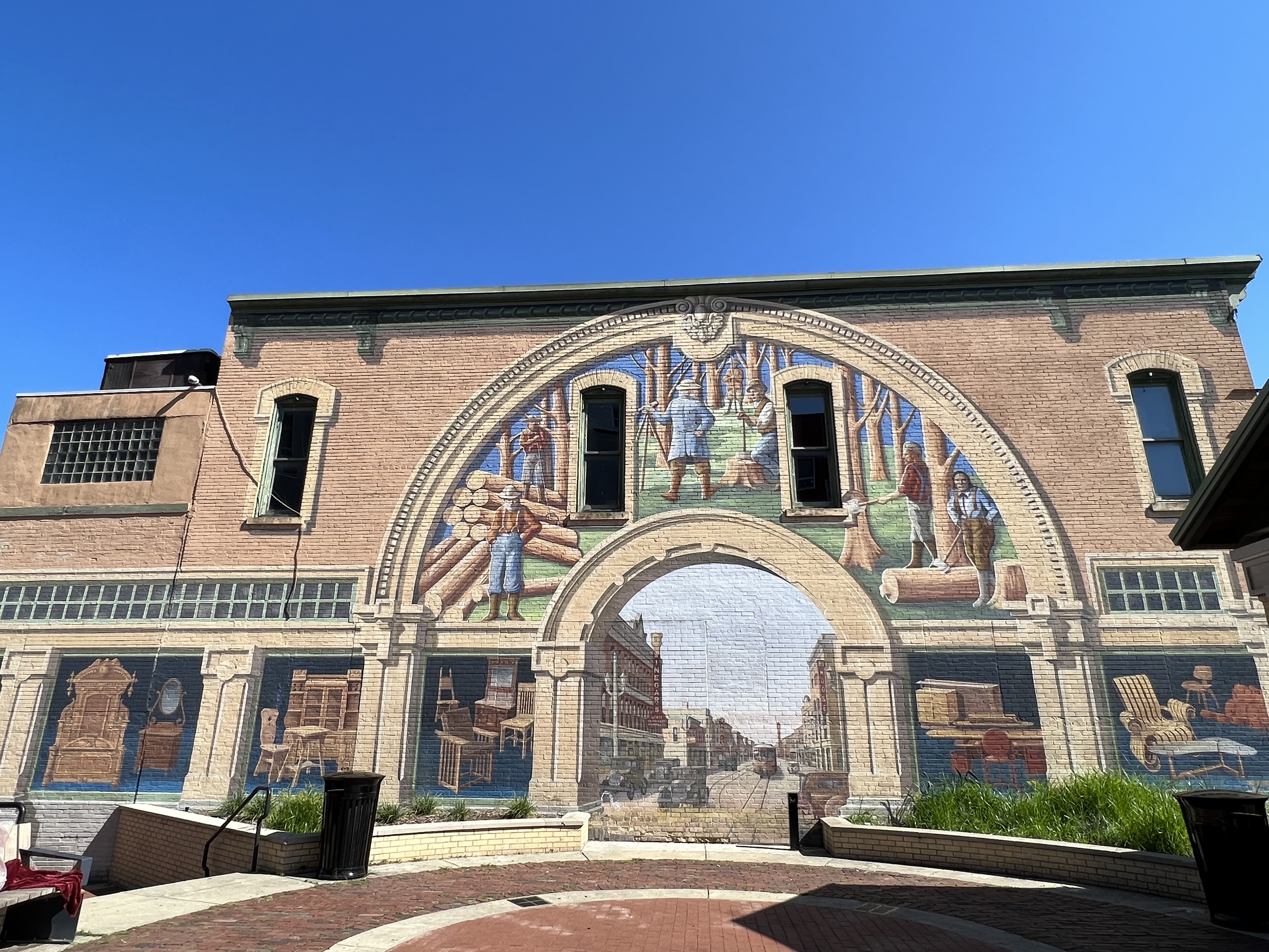 mural in Grand Rapids by artist unknown.