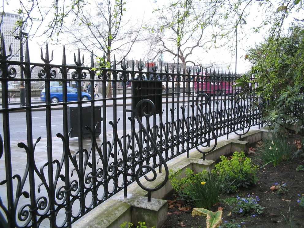 Exterior Maintaining The Beauty Of Iron Railings In Your Home 7 Of