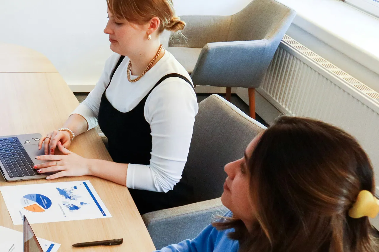 Collaborating Women in Modern Office for How to Start a Career in Corporate Finance: Skills, Simulations, and Strategies