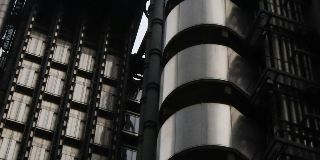 Modern Steel Building Facade for Simulations to Assess Skills During Recruitment