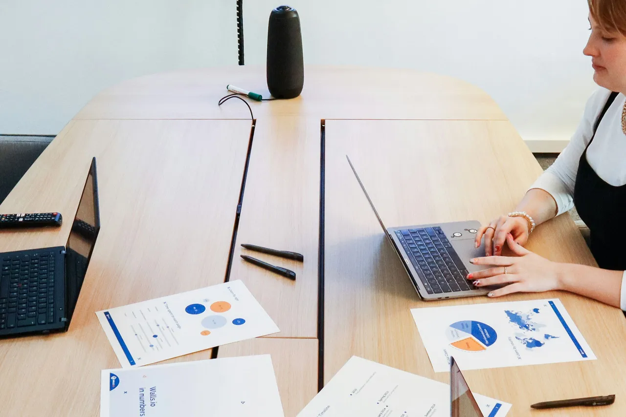 Professional woman working at modern office table for How to Start a Career in Corporate Finance: Skills, Simulations, and Strategies