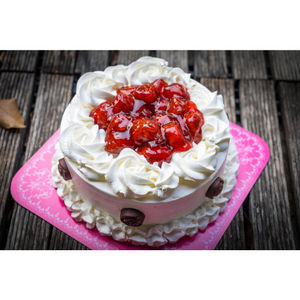 Delish Strawberry Cake