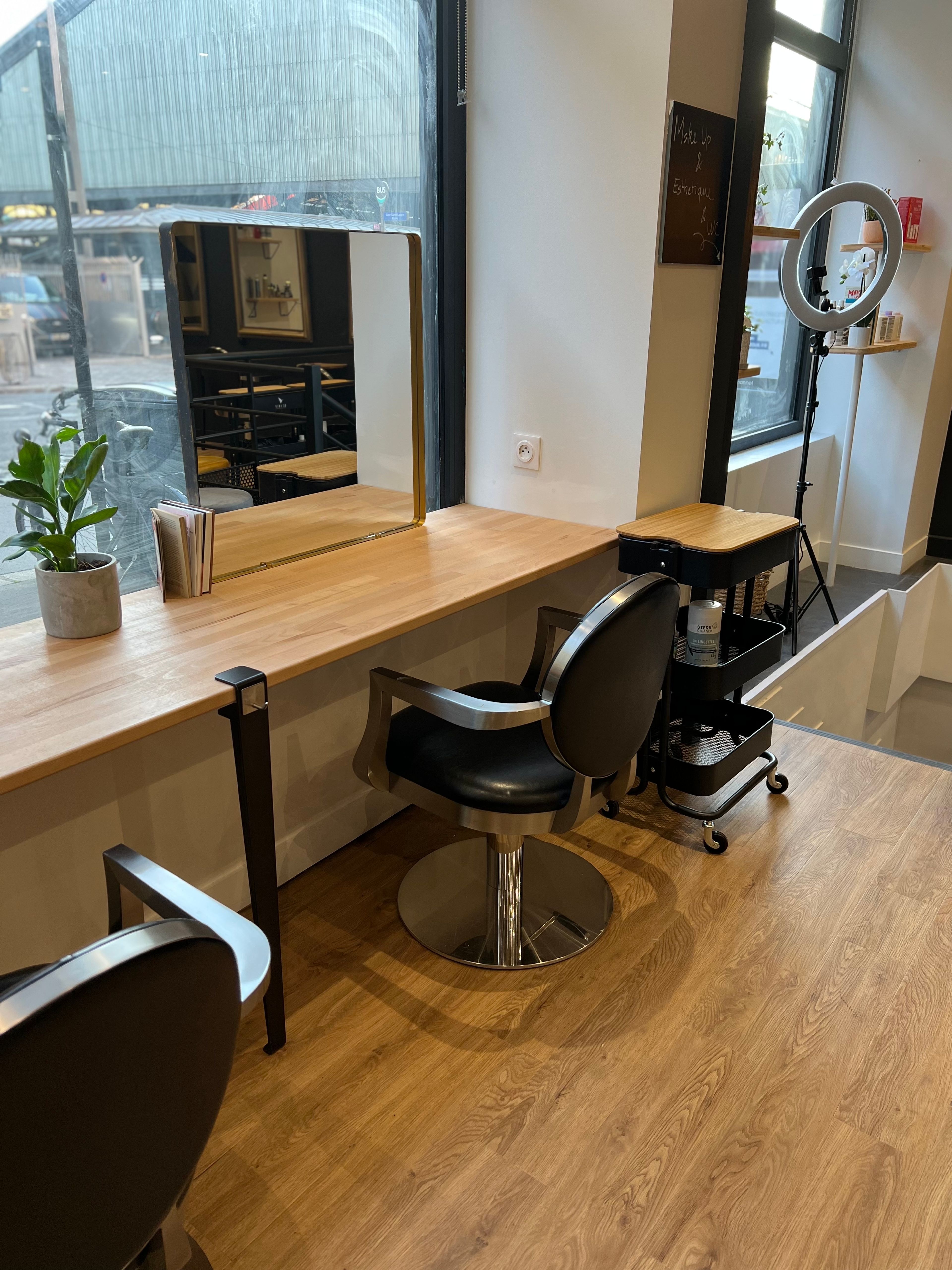 Siège coiffure | Coiffure 2 Le Loup Coworking 75008