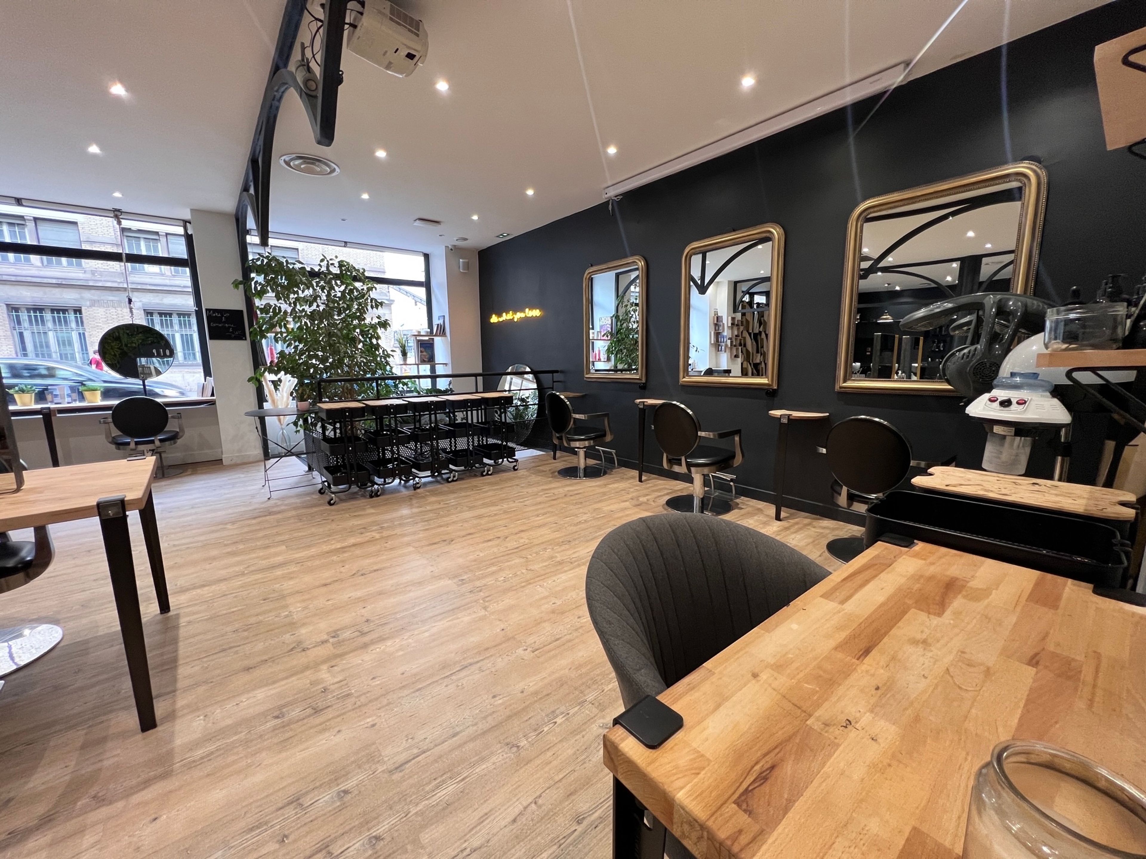 Table manucure | Manucure Le Loup Coworking 75008