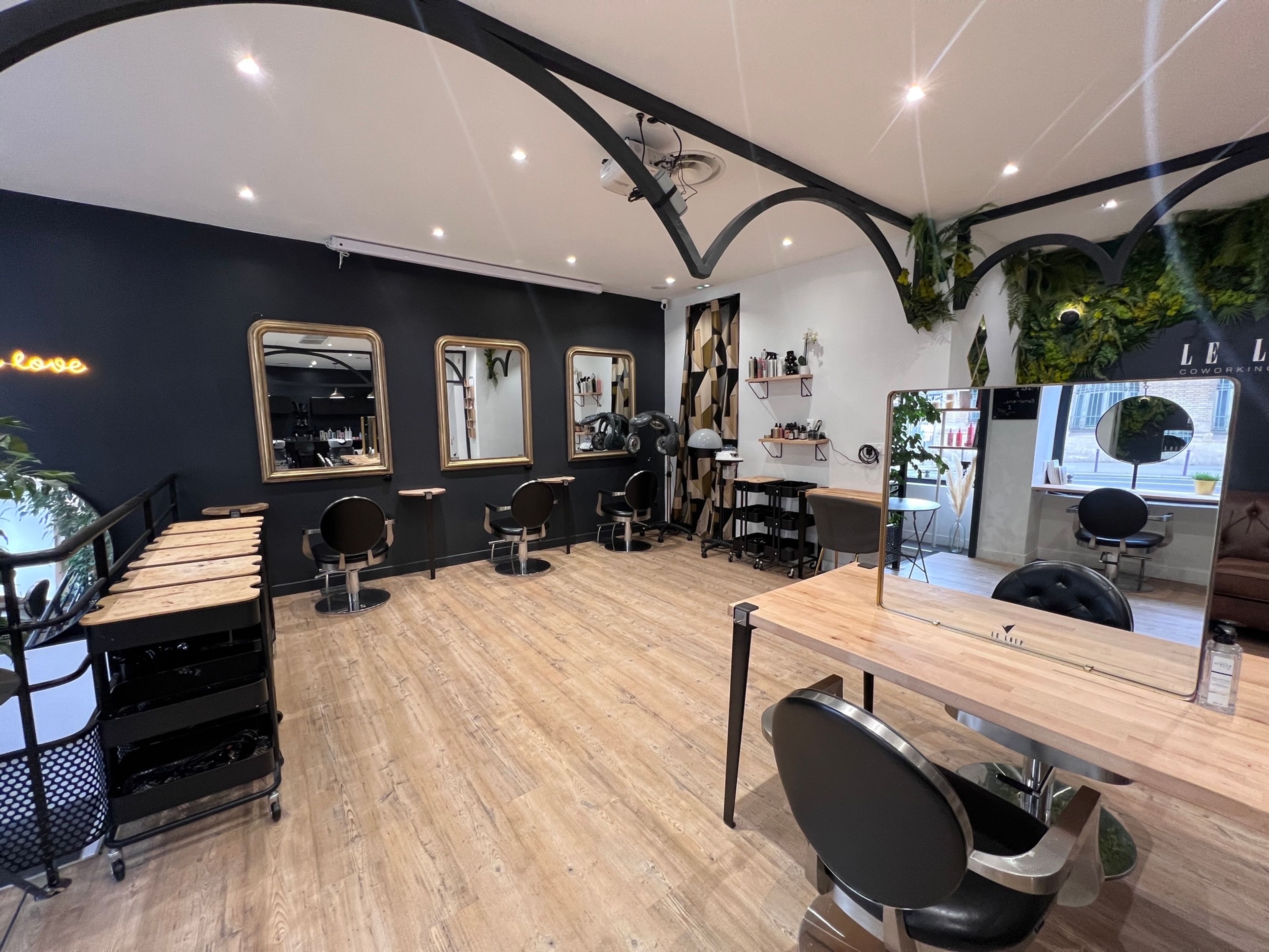 Table manucure | Manucure Le Loup Coworking 75008