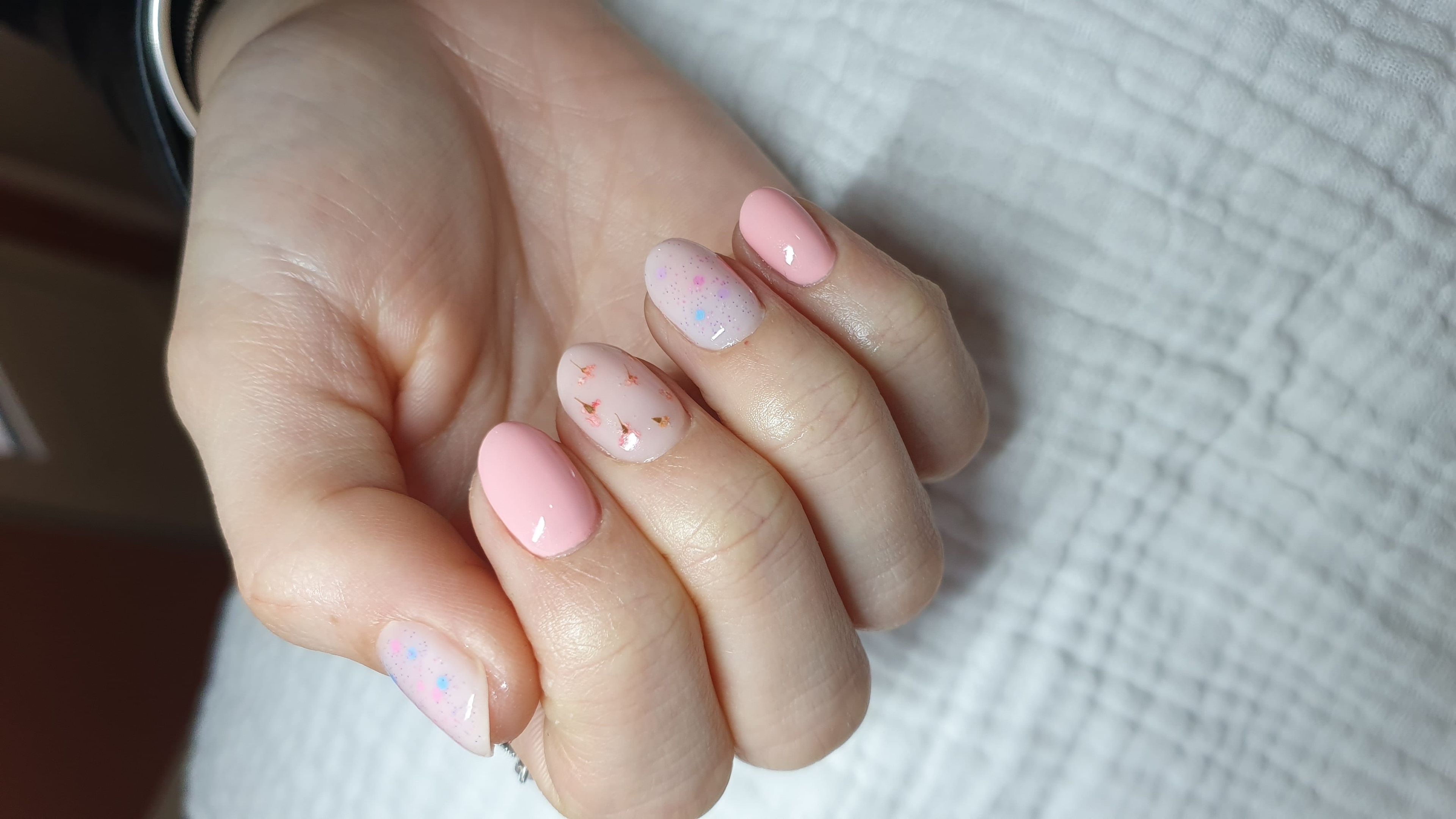 Semi permanent renforcé + manucure combinée 
