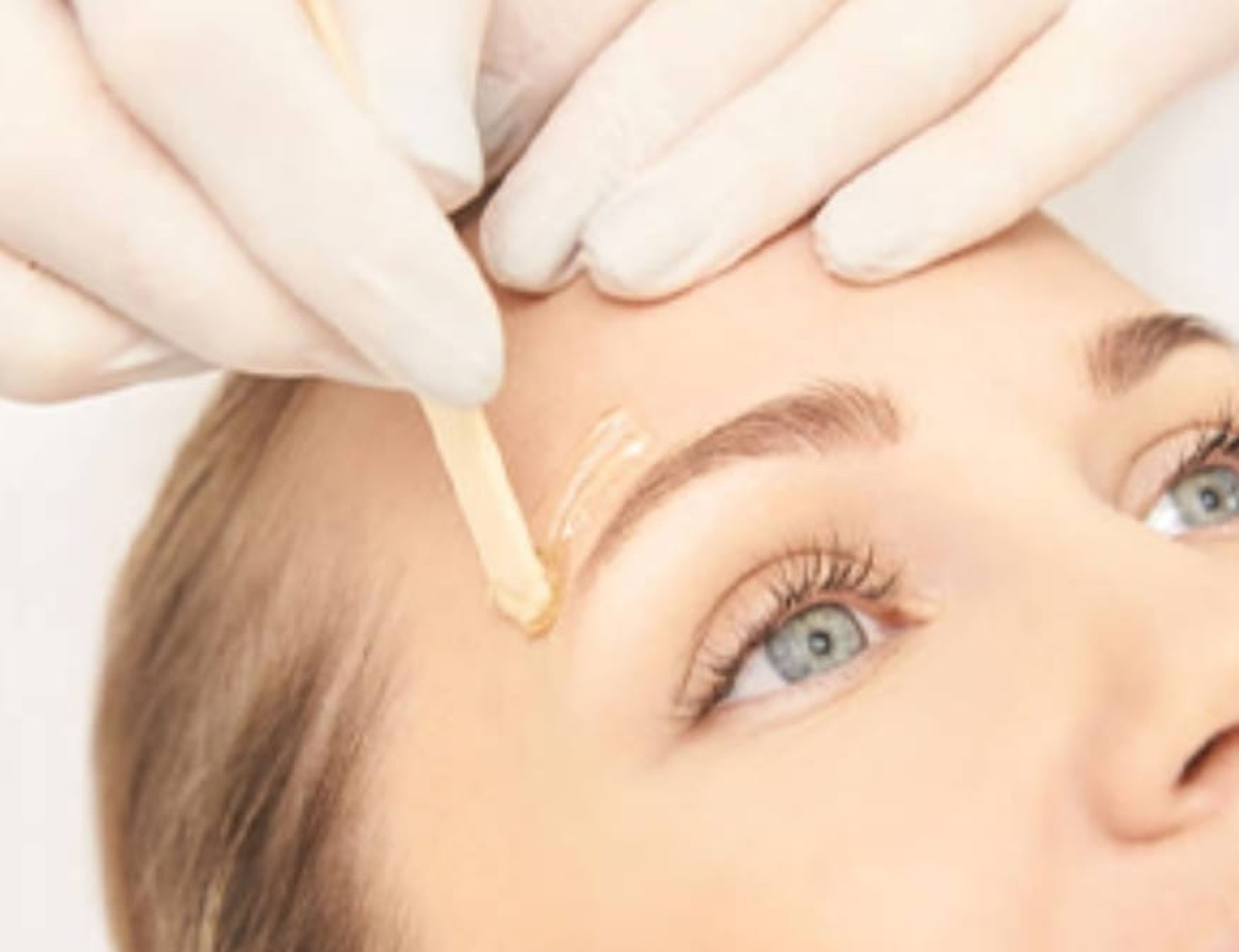 Épilation sourcils (création et entretien de ligne