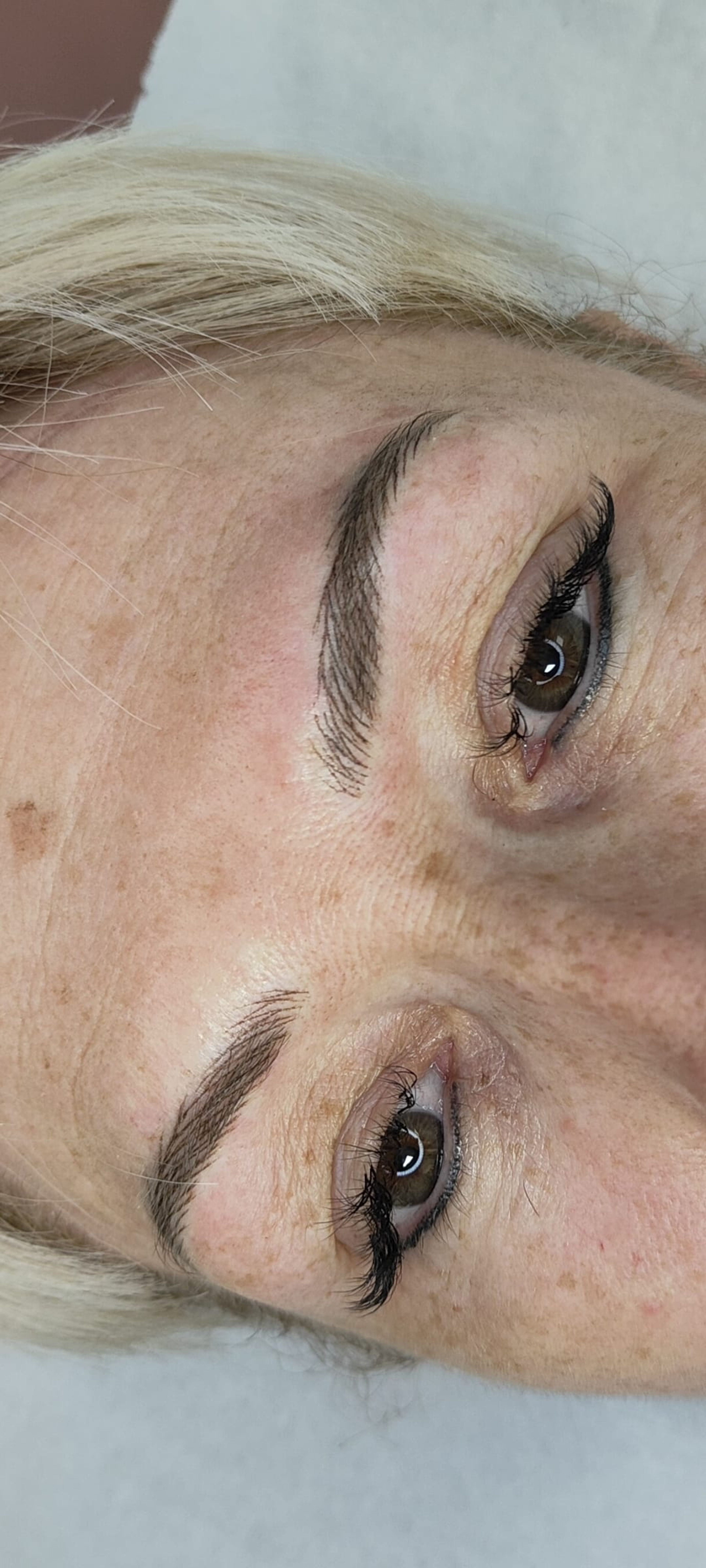 Ras de cils inférieur