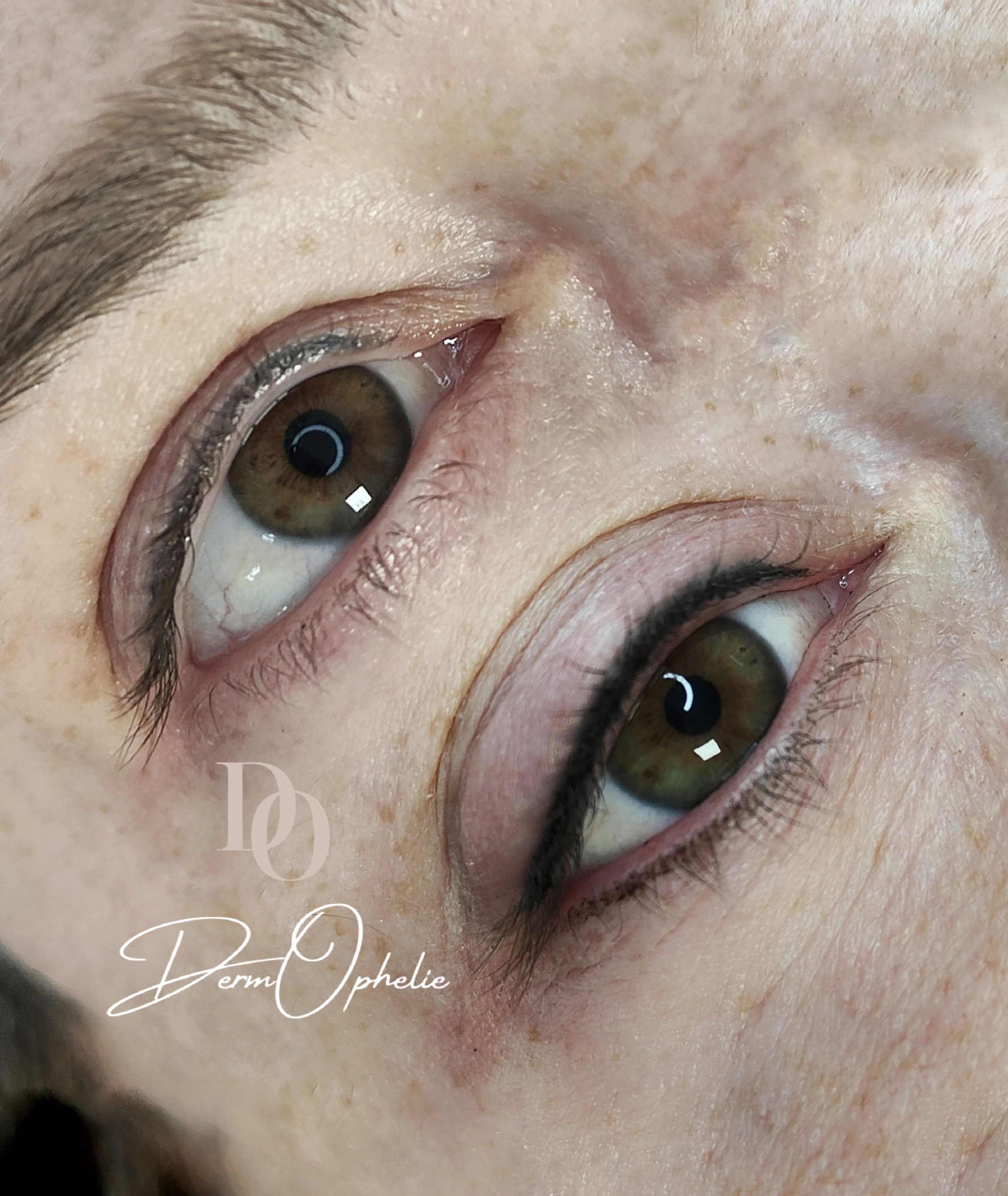Ras de cils supérieur 