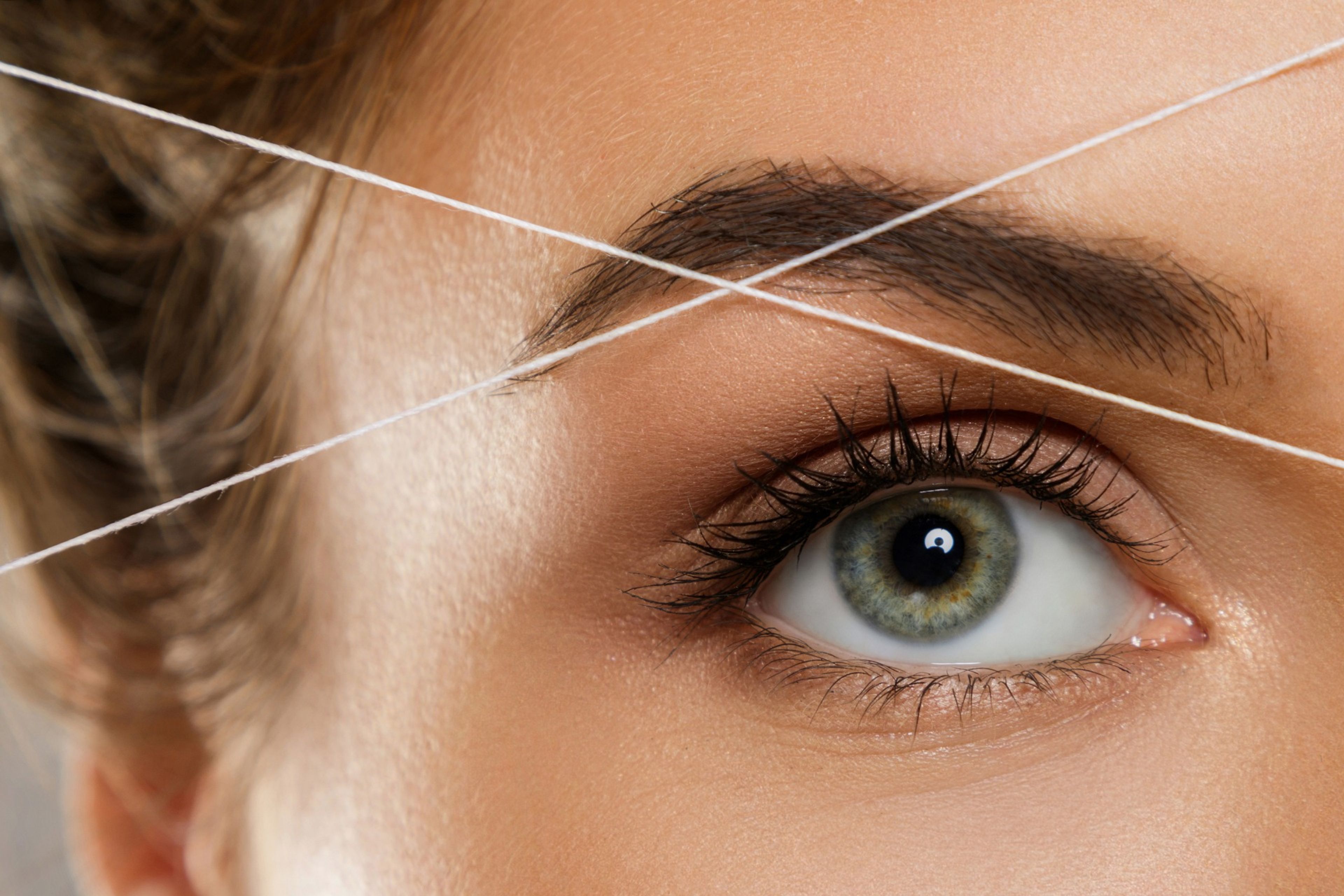 Création de Ligne Sourcils au Fil