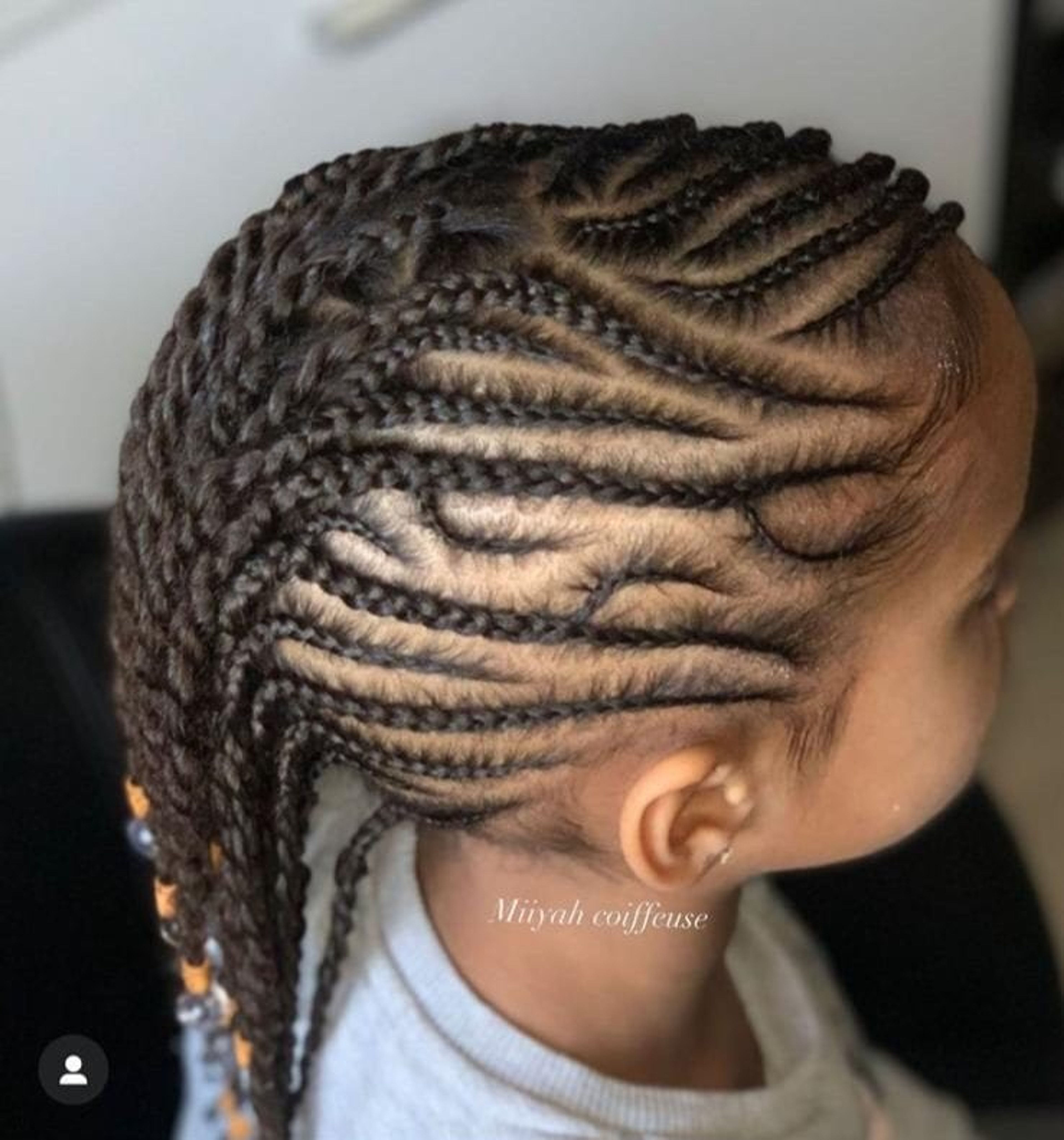 Natte avec motif + vanille au bout 