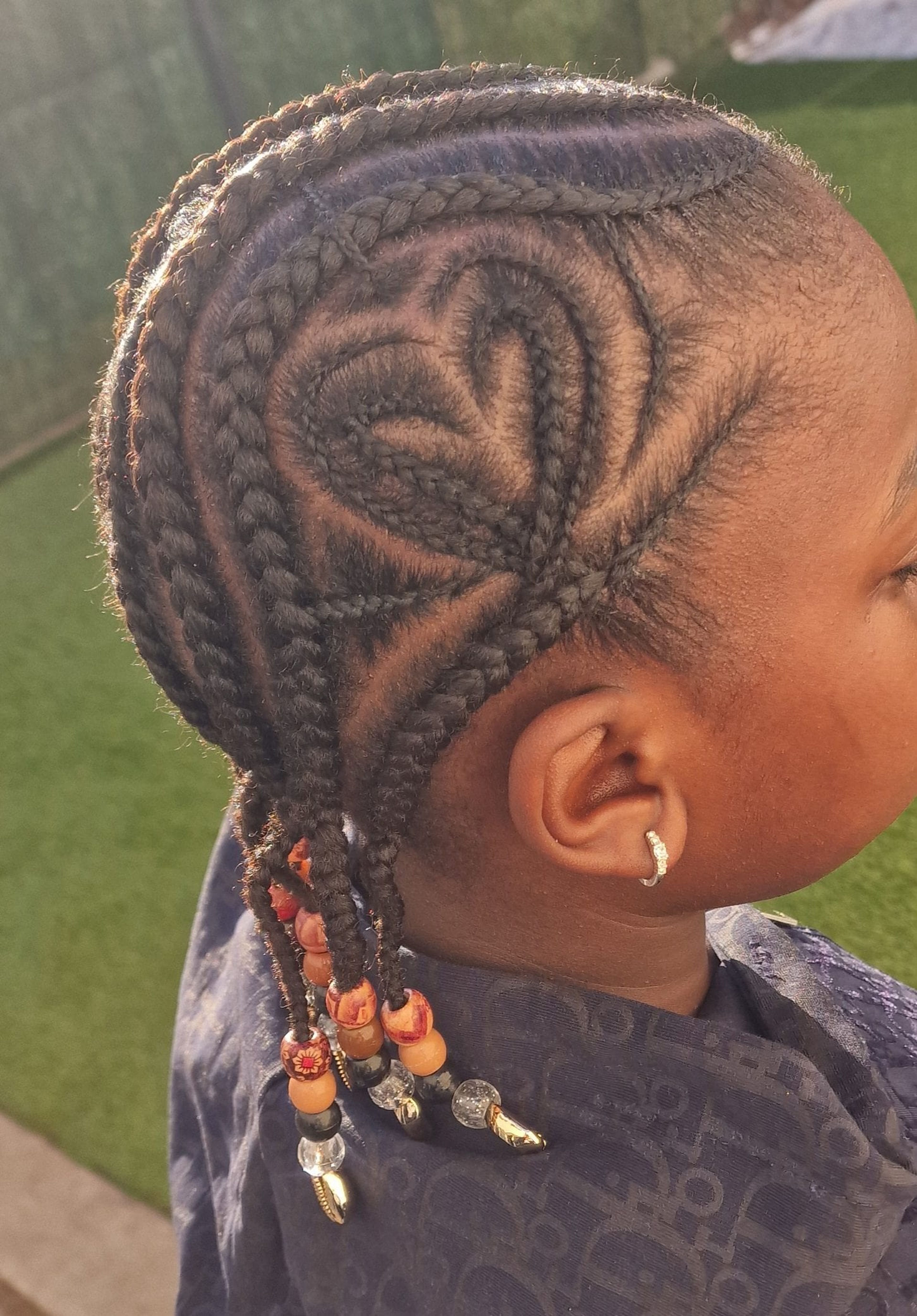 Nattes avec motif + natte au bout