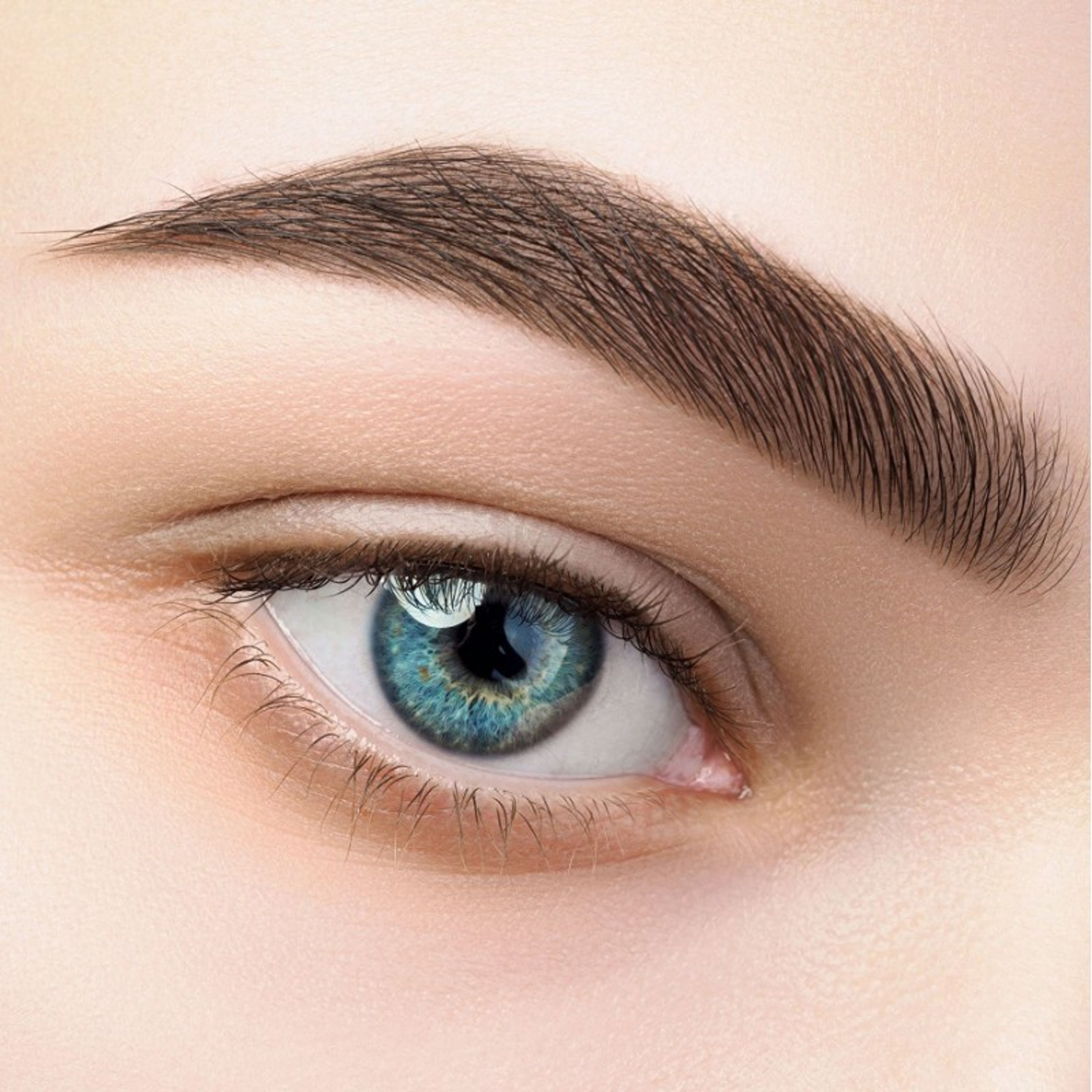 Teinture de sourcils 