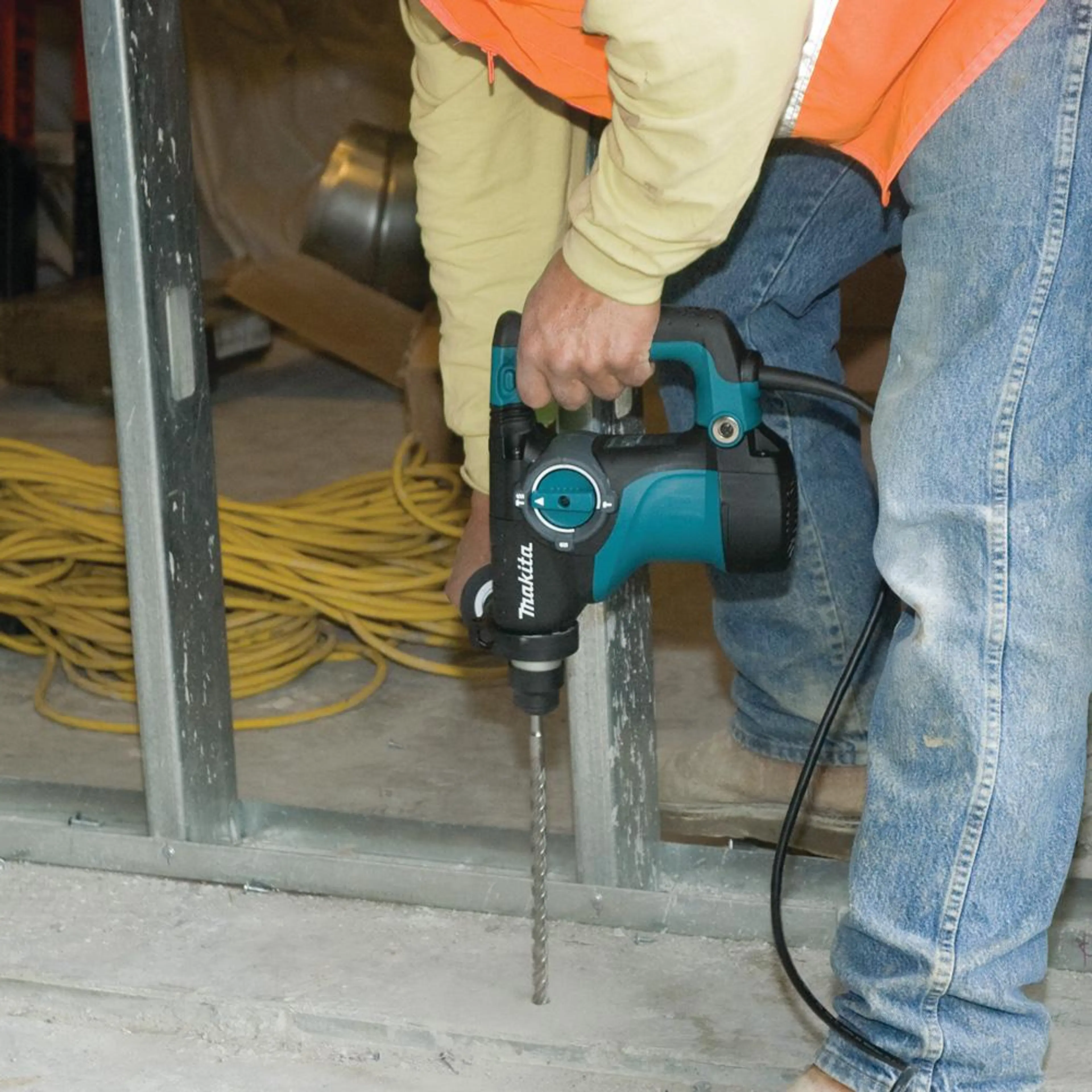 HR2811F | 1-1/8'' Rotary Hammer, accepts SDS-PLUS bits