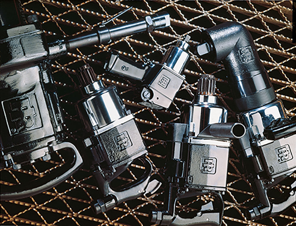 2950B7 | Impact Wrench, 1-1/2 in. square drive, 3000 ft lbs, outside trigger image 1