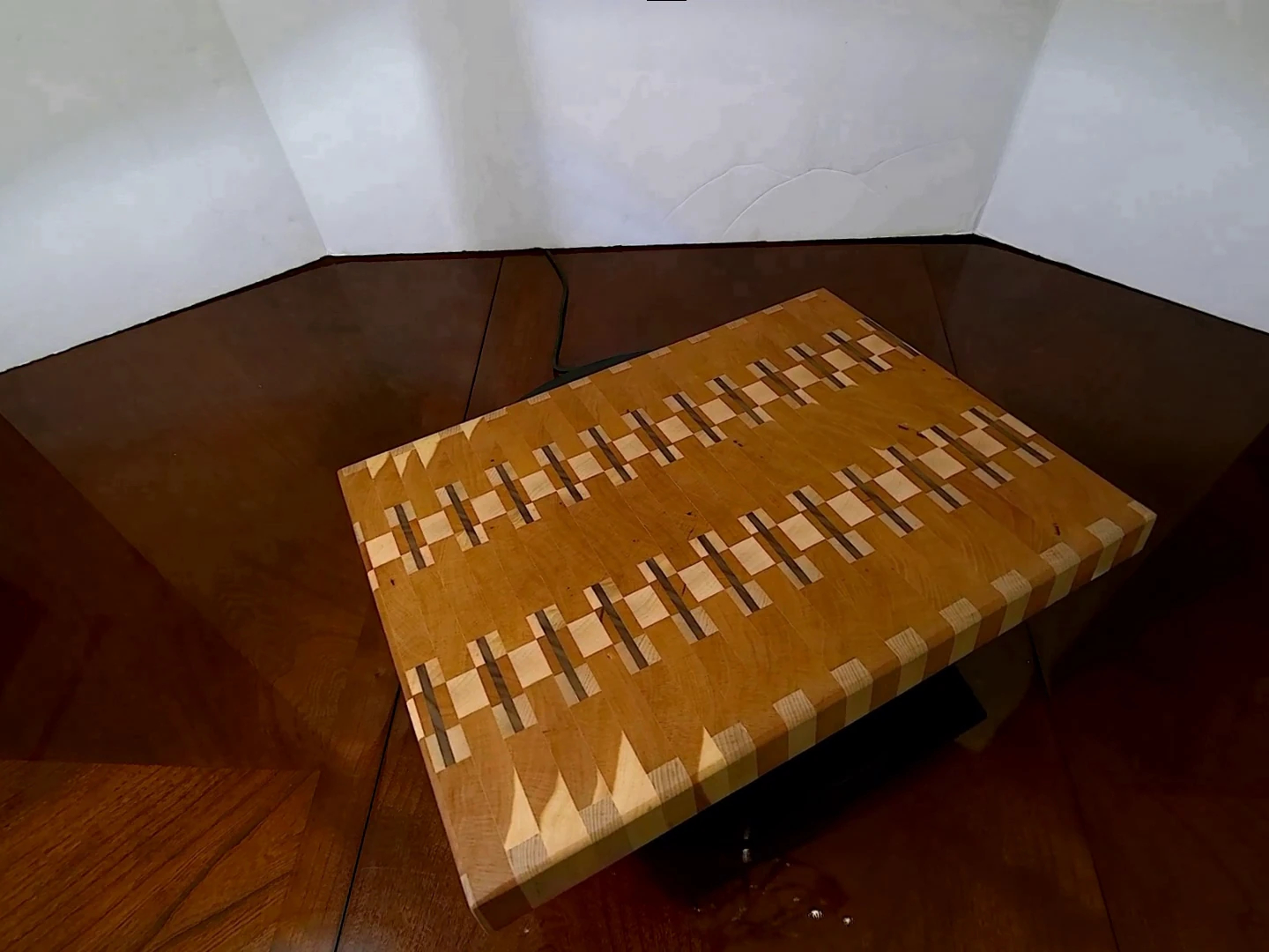 Back view of Artisan's Choice End-Grain Board, smooth edges and clean profile