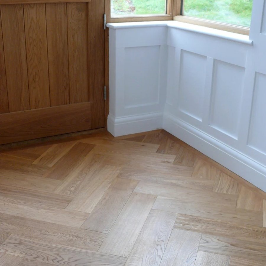 Natural Oak Herringbone Click 14mm Brushed Lacquered