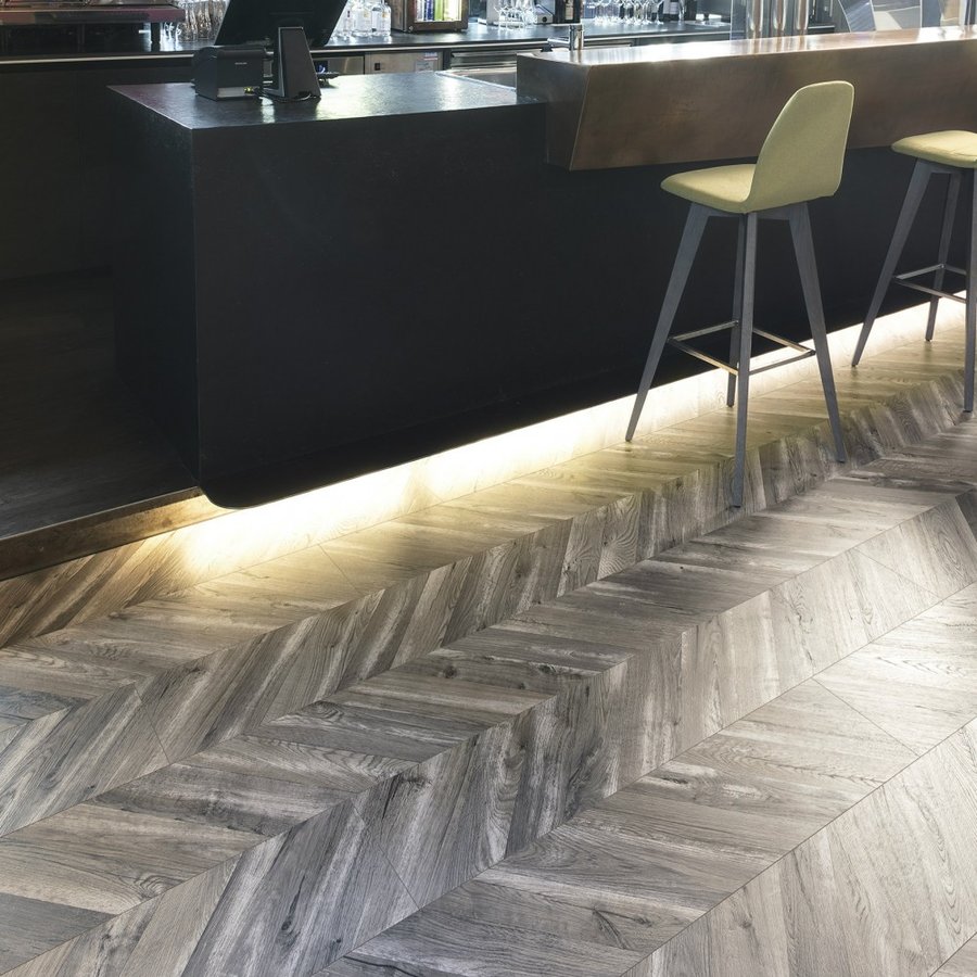 Castle Oak Chevron 8mm Laminate 