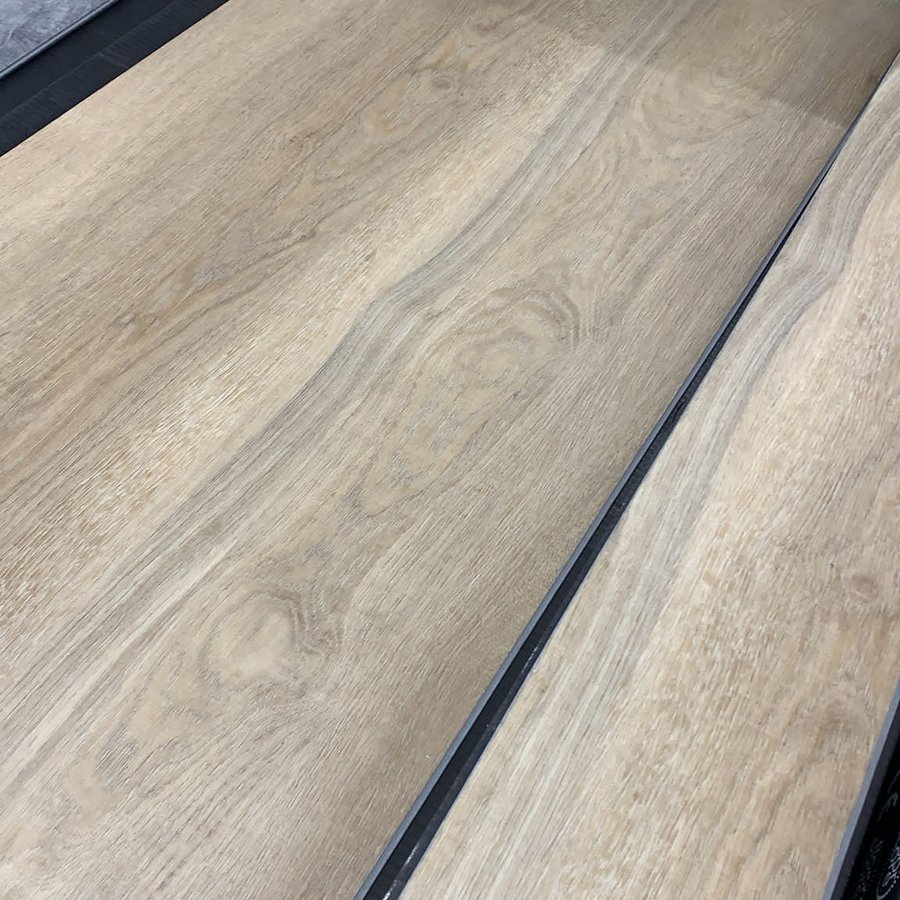 Natural Swiss Oak PREMIUM 6.0 SPC Vinyl Click 