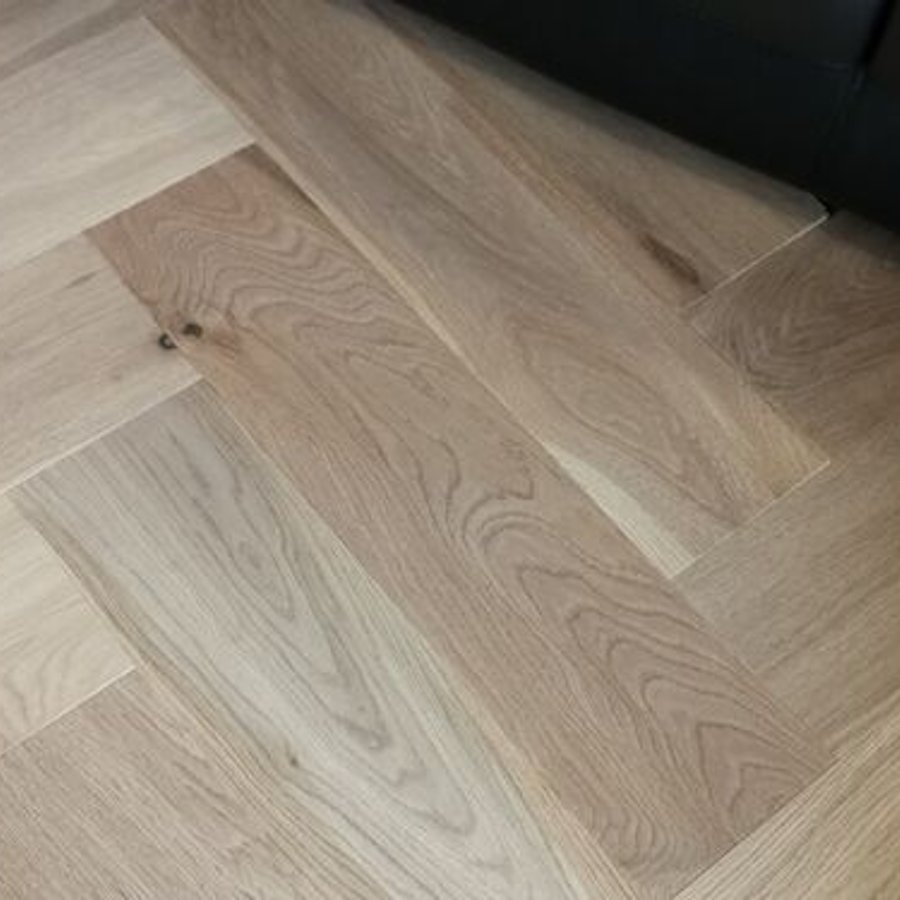 Invisible Finish Oak Herringbone 14mm Click