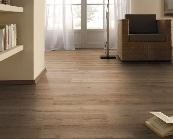 Dezent Oak 10mm Laminate 