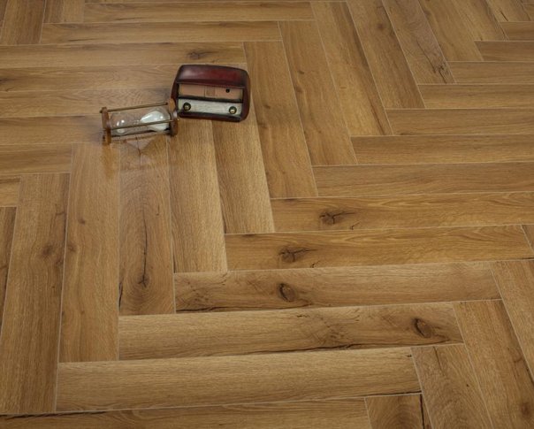 Traditional Oak 12mm Herringbone