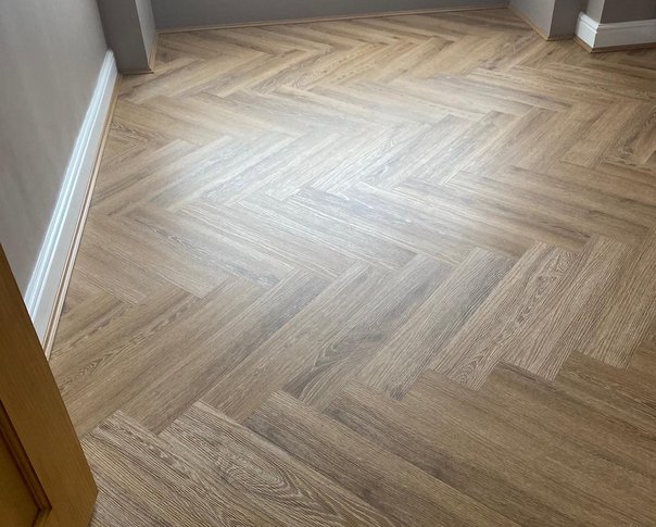 Honey Oak 5mm SPC Herringbone