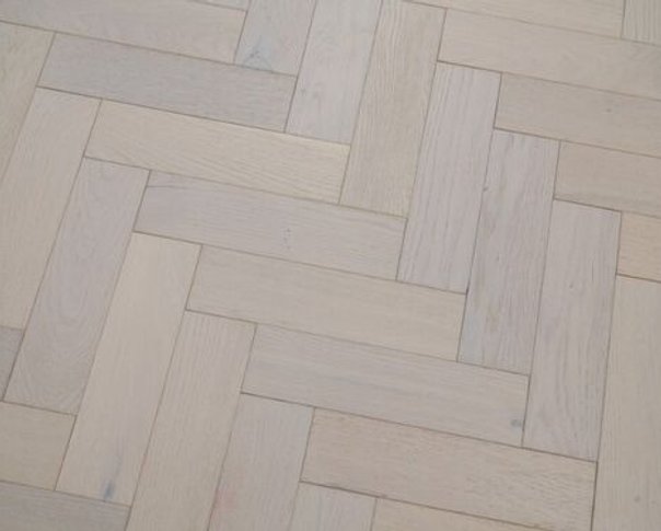 White Brushed Oak Herringbone 18mm