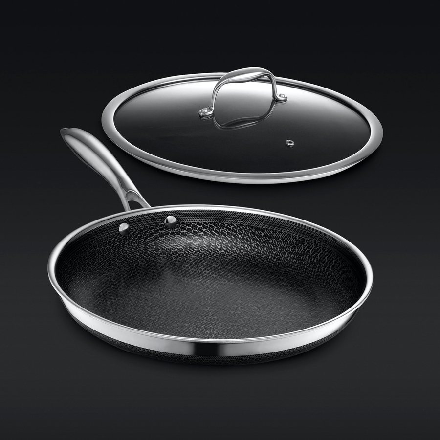 The HexClad hybrid pan with its laser-etched hexagon surface