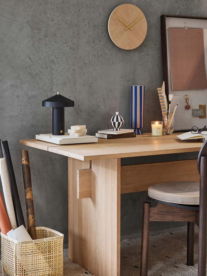 Minimalist Dining Table 