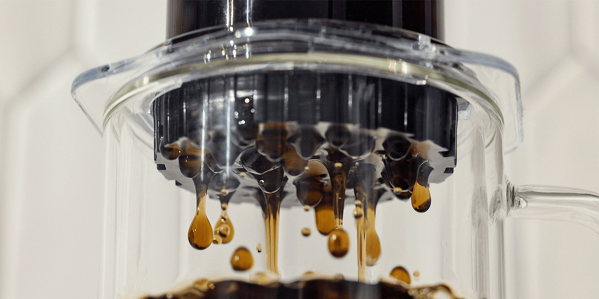 AeroPress Clear next to a French press