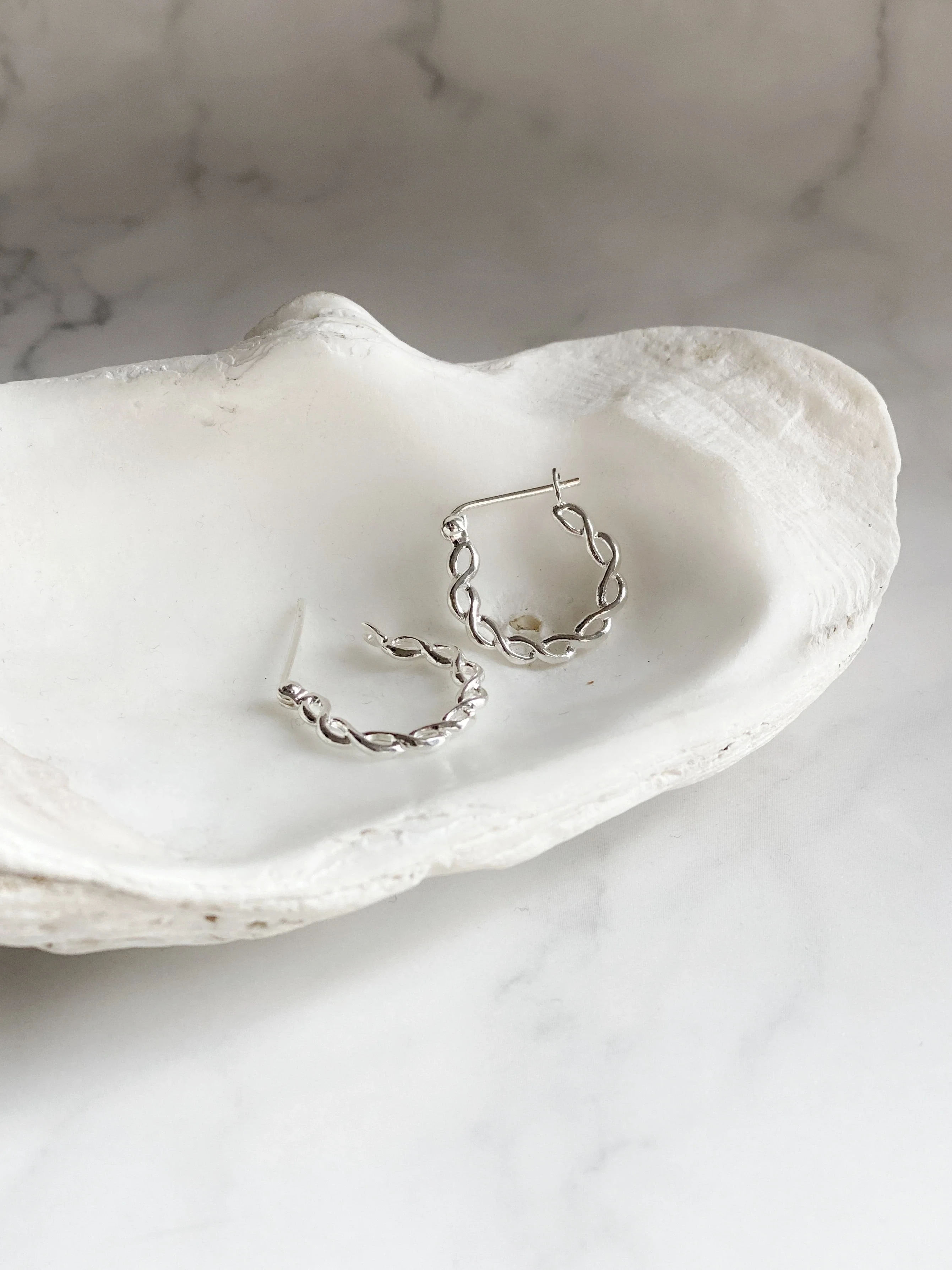 Twisted Hoop